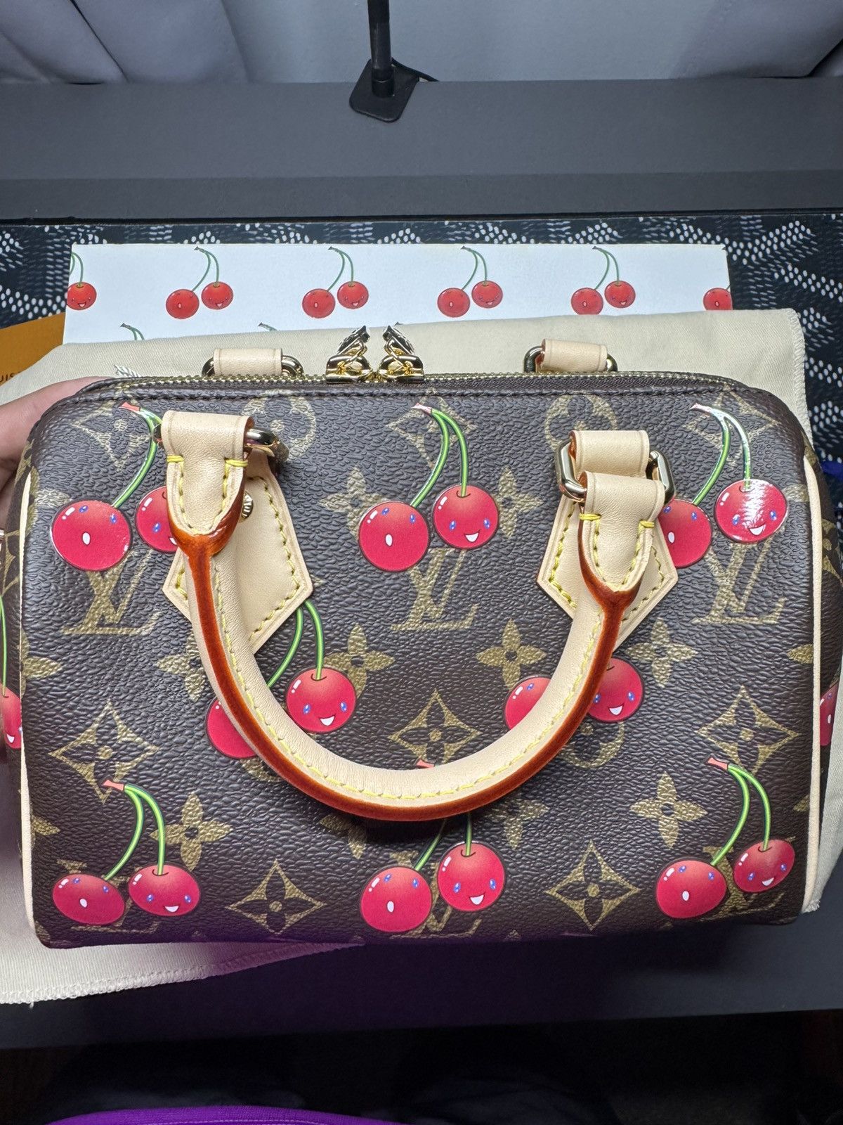 Louis Vuitton × Takashi Murakami Louis Vuitton x TM 2025 Cherry 🍒 Speedy 20 Bandouliere ⭐️ Size ONE SIZE - 12 Thumbnail