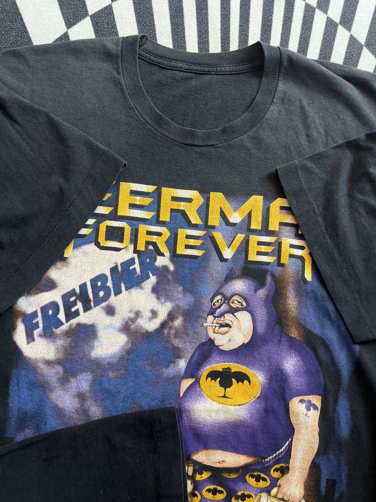 DC Comics Vintage BEER MAN FOREVER FREIBIER Design by Mad Max 95’s Size US XL / EU 56 / 4 - 8 Thumbnail