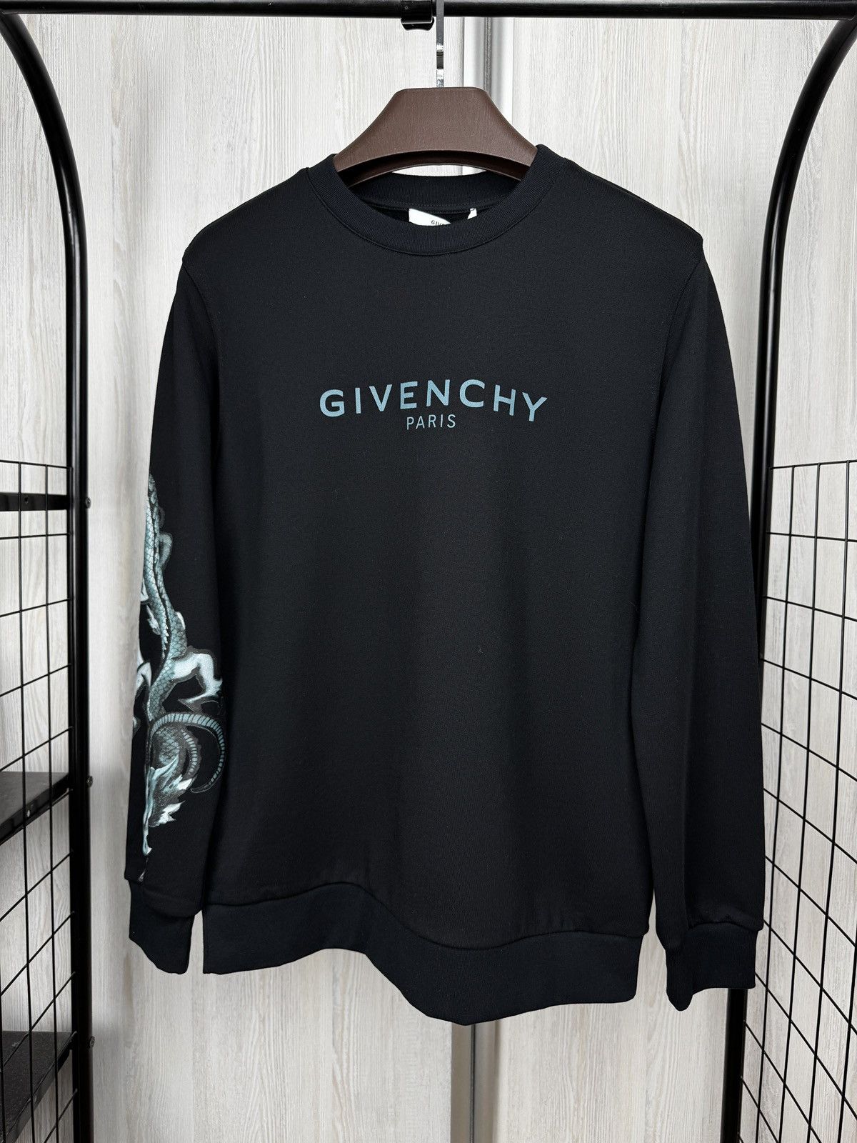 Givenchy GIVENCHY CAPRICORN DRAGON ARM CREW SWEAT size XXL Children Size US M / EU 48-50 / 2 - 2 Thumbnail