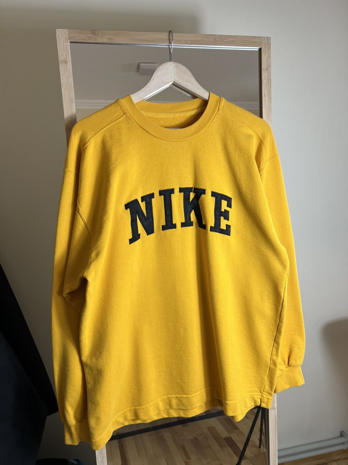 Nike Men’s Vintage Y2K Nike Sweatshirt Size US M / EU 48-50 / 2 - 1 Thumbnail