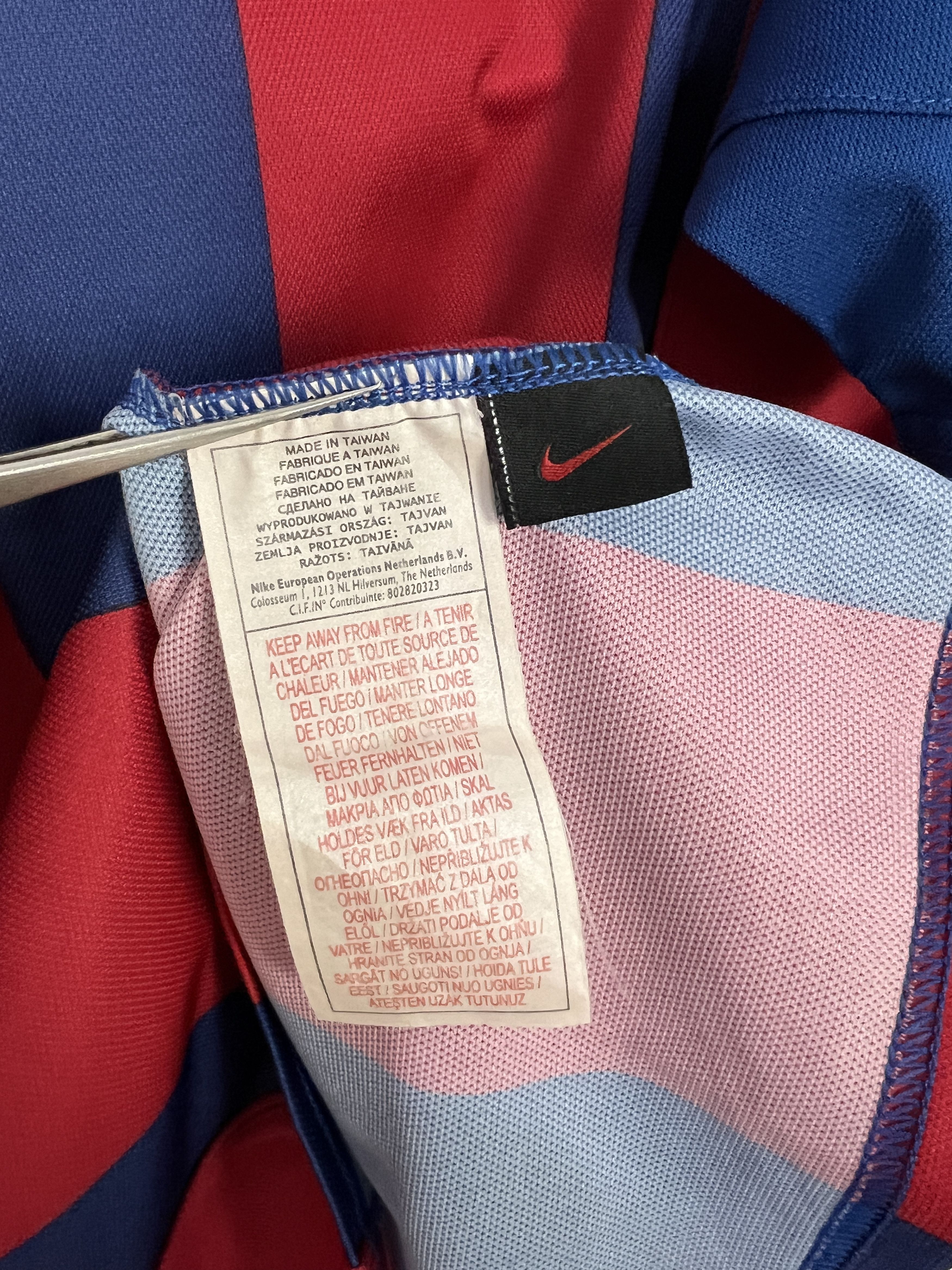 Nike Barcelona football shirt 2004 Soccer Nike Jersey Mens Size US M / EU 48-50 / 2 - 6 Thumbnail
