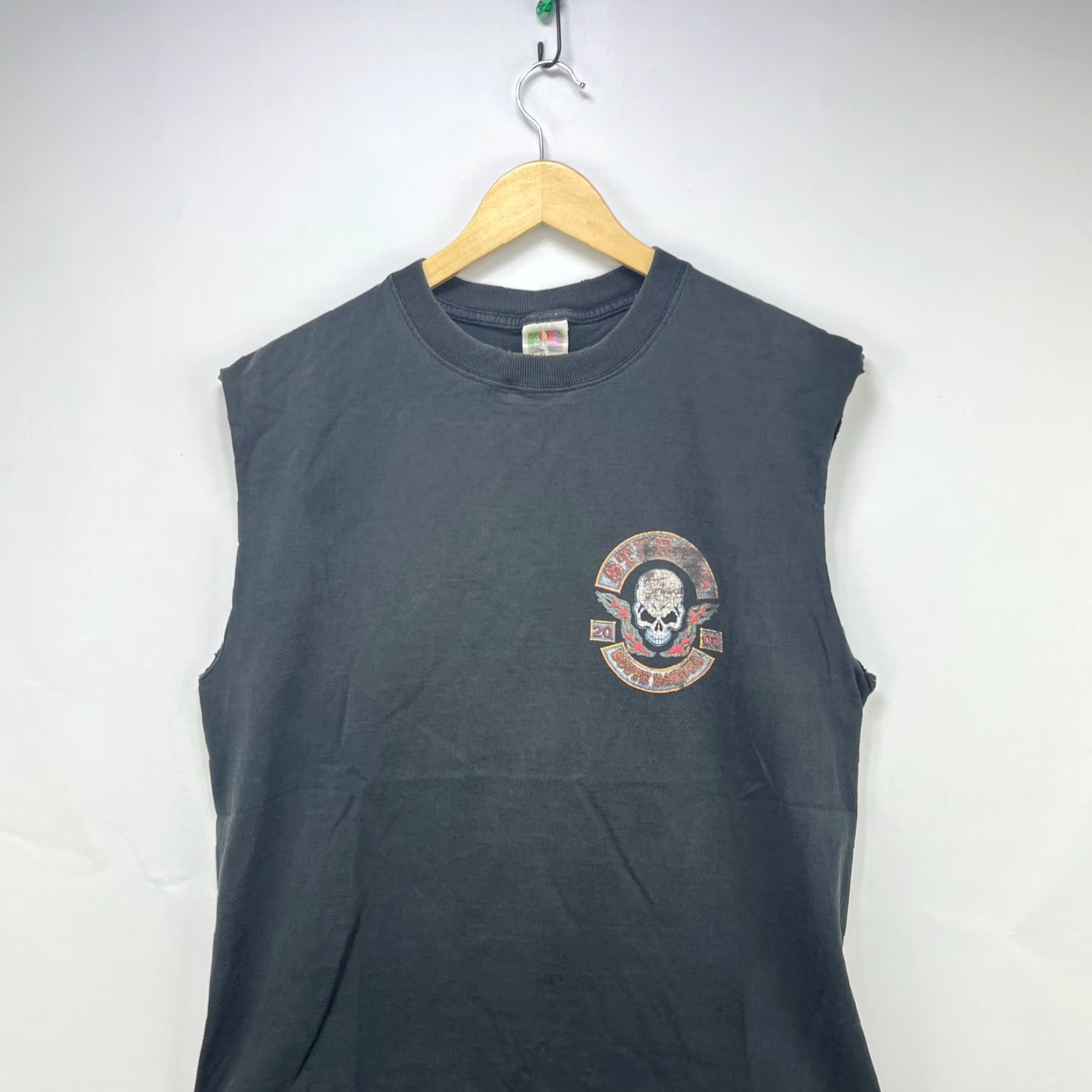 Vintage VINTAGE Sturgis Shirt Men L Black 2000 Sun Faded Biker Skull Flames T Shirt Harley Size US L / EU 52-54 / 3 - 5 Thumbnail