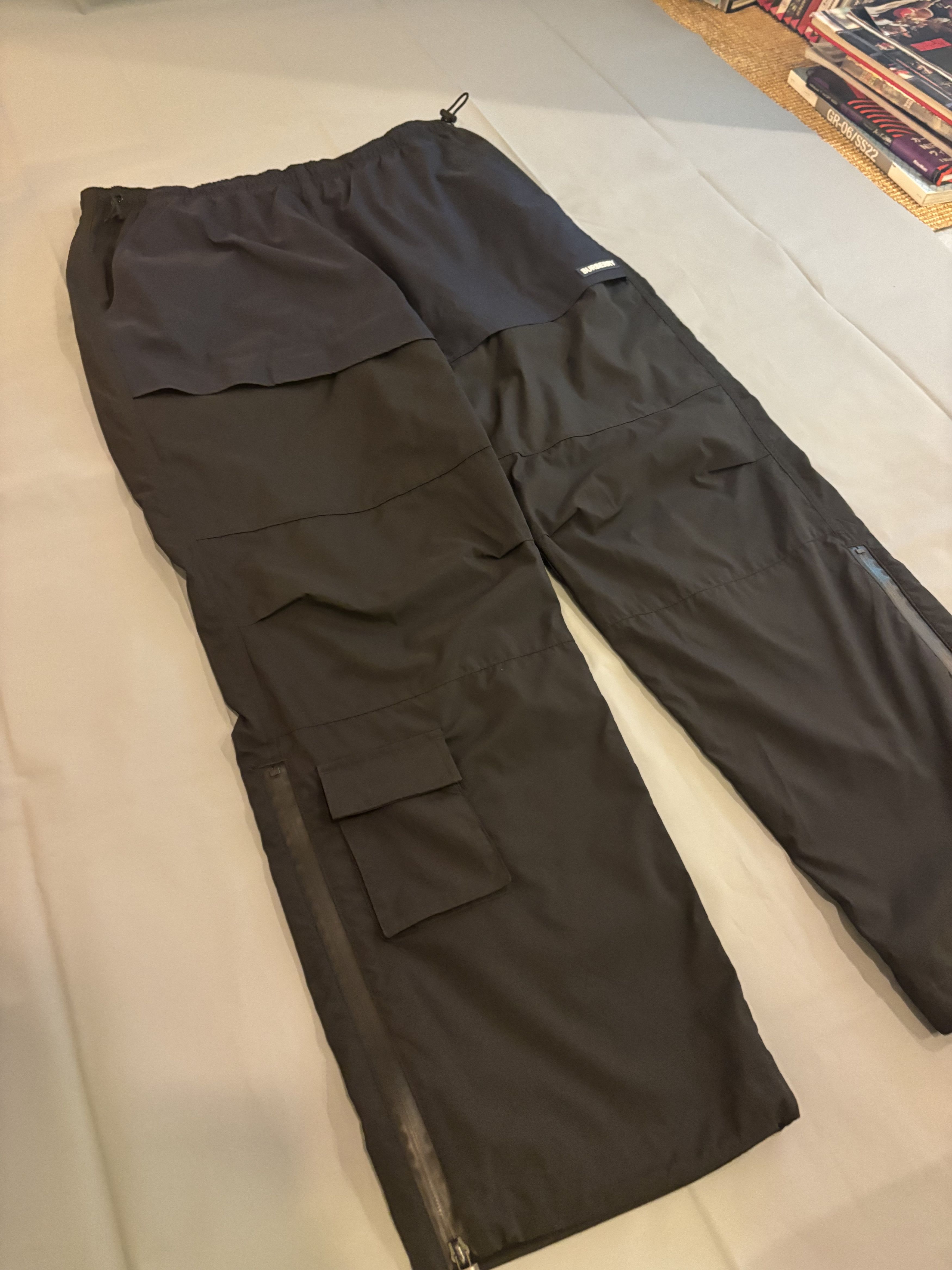 Burberry Pantalon jogging cargo Burberry noir en tbe Size US 32 / EU 48 - 5 Thumbnail