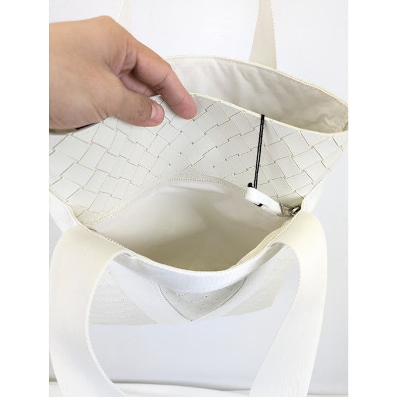 Bottega Veneta o1rshd1 Size: OS / Soft Rubber Borsa Bag in White/Chalk Size ONE SIZE - 16 Thumbnail