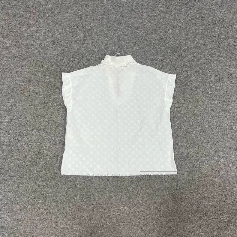 Louis Vuitton Louis Vuitton Metal Tri-Flower Logo Embossed Full Print Sl Size S / US 4 / IT 40 - 4 Thumbnail