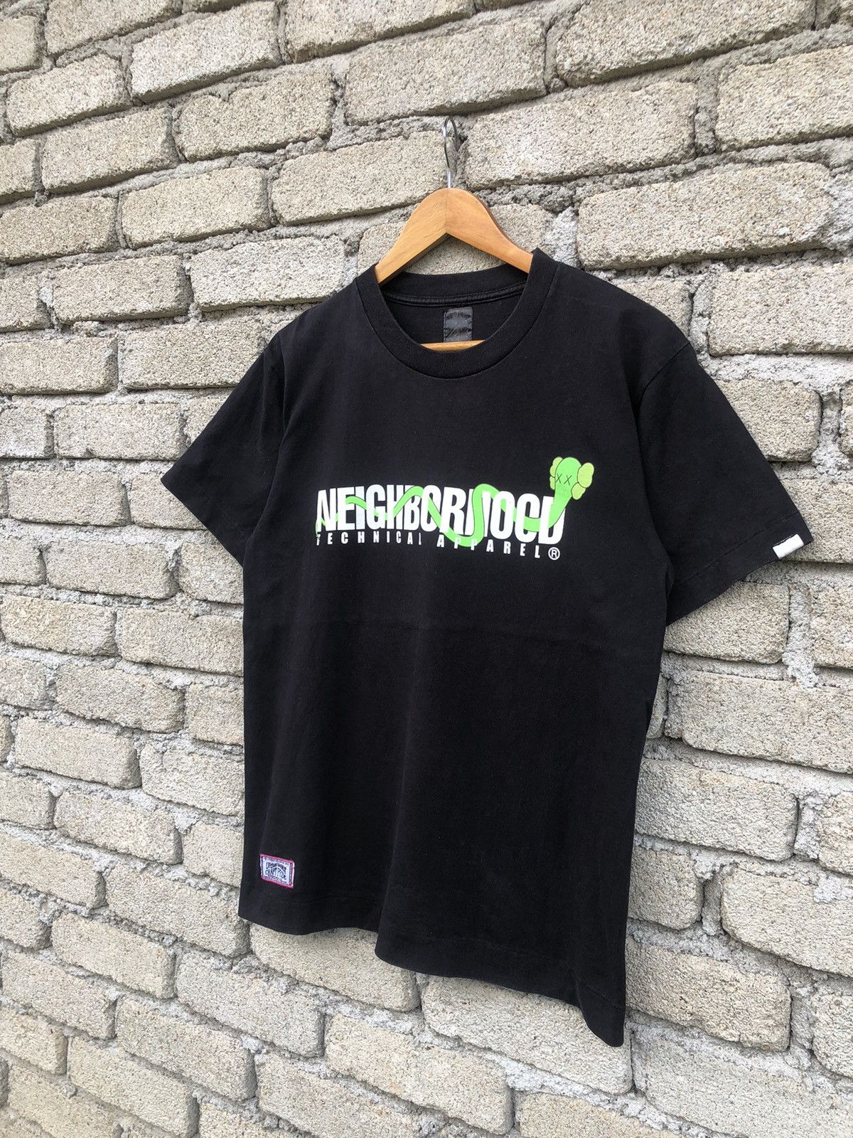 Japanese Brand Vintage Neighbourhood X Kaws Original Fake Tshirt Size US M / EU 48-50 / 2 - 3 Thumbnail
