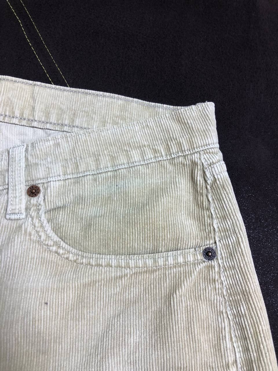 Levi's Vintage Levi's Corduroy Jeans 753 Relaxed Straight Leg Y2K Size US 32 / EU 48 - 9 Thumbnail