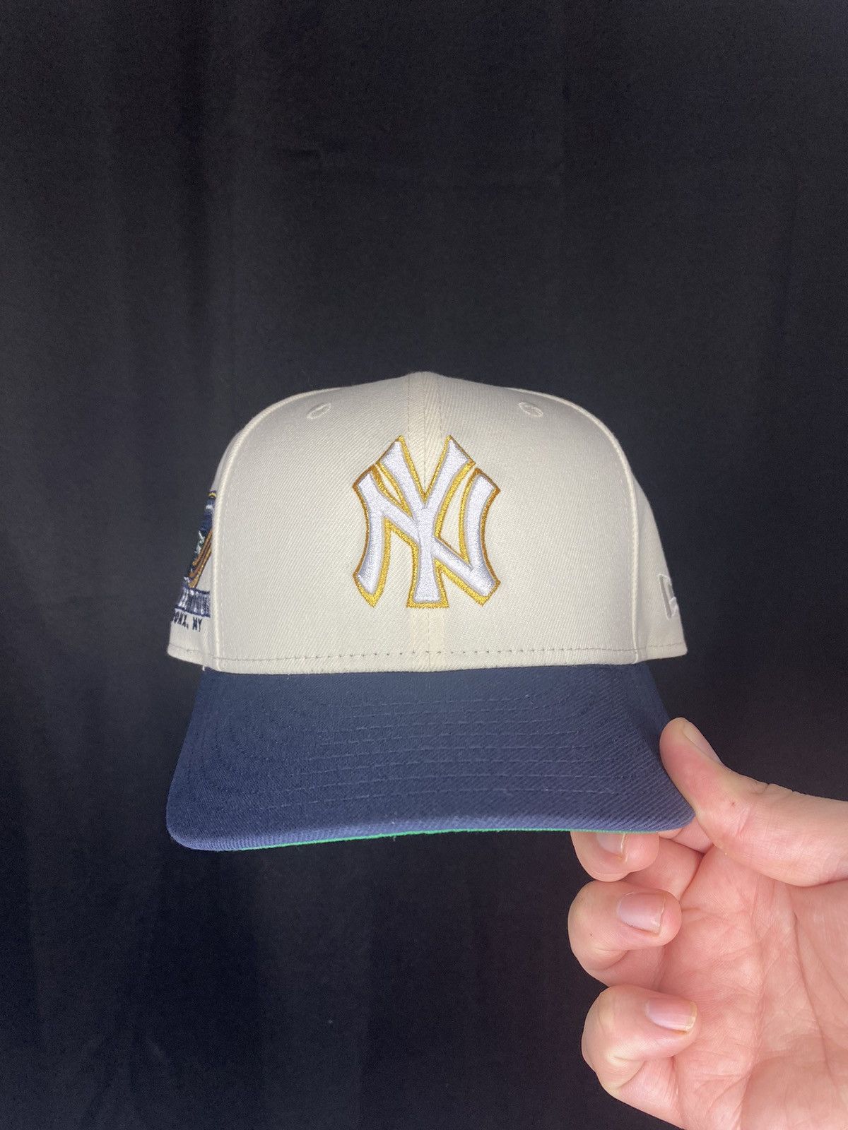 image of New Era Yankees Fitted Hat (Capcity) in White, Men's