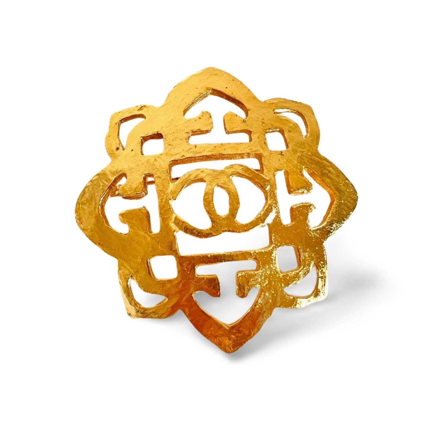 Chanel Vintage CHANEL Golden emblem design, brooch with CC mark. Size ONE SIZE - 1 Thumbnail