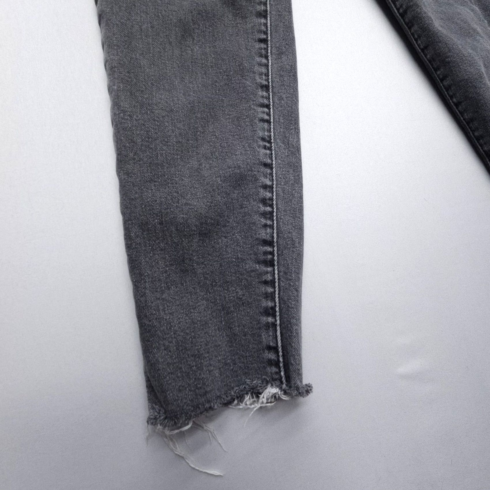 Levi's Levi's Jeans High Waisted Taper Regular 24 Black Denim Stretch 25" Inseam 5-Pocket USA Women Regular Levi's Black Jeans Size 42" / US 20 - 6 Thumbnail