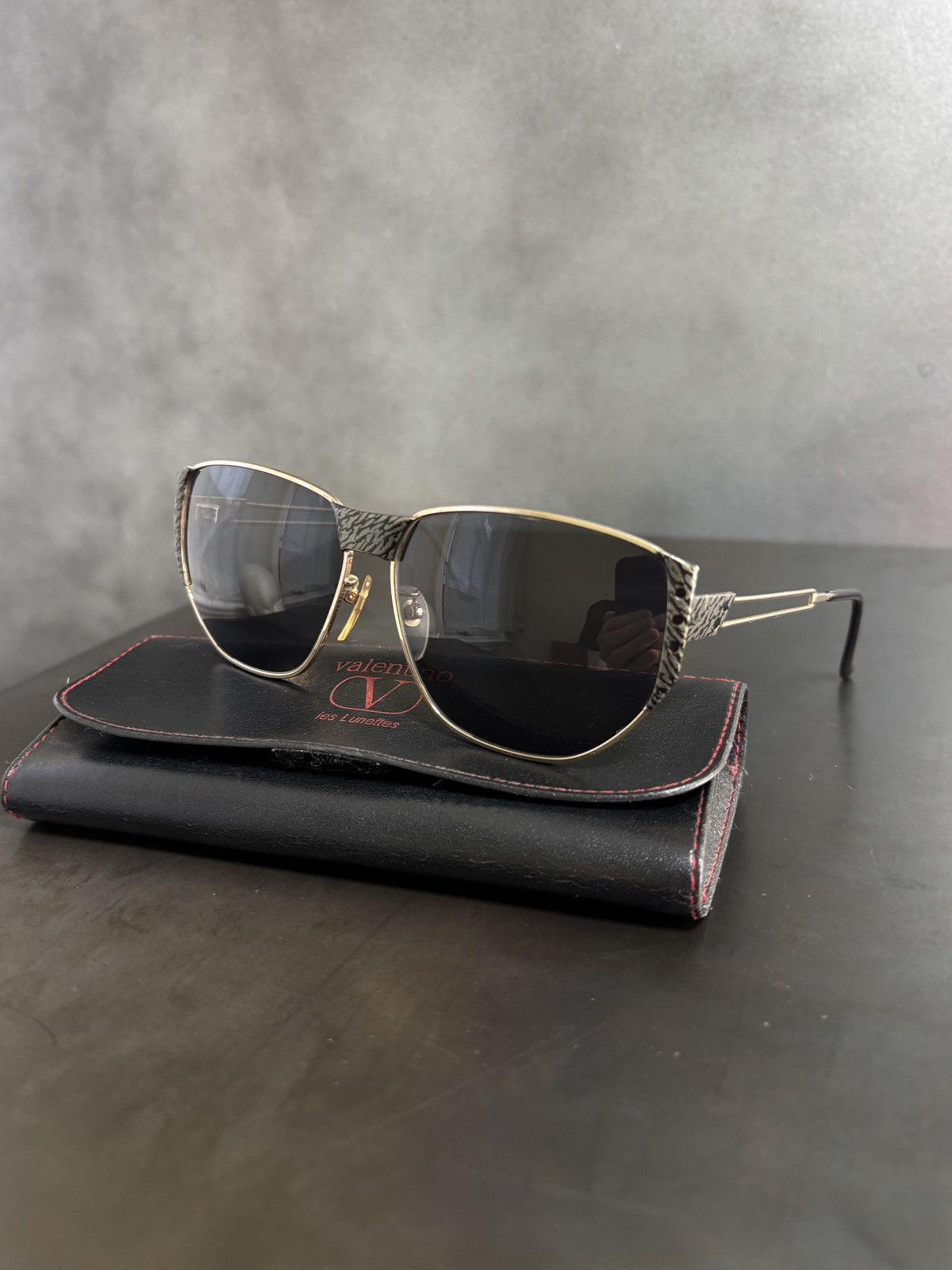 Valentino 1980s Vintage Valentino Sunglasses Metal Aviator 5419 Case Size ONE SIZE - 22 Thumbnail