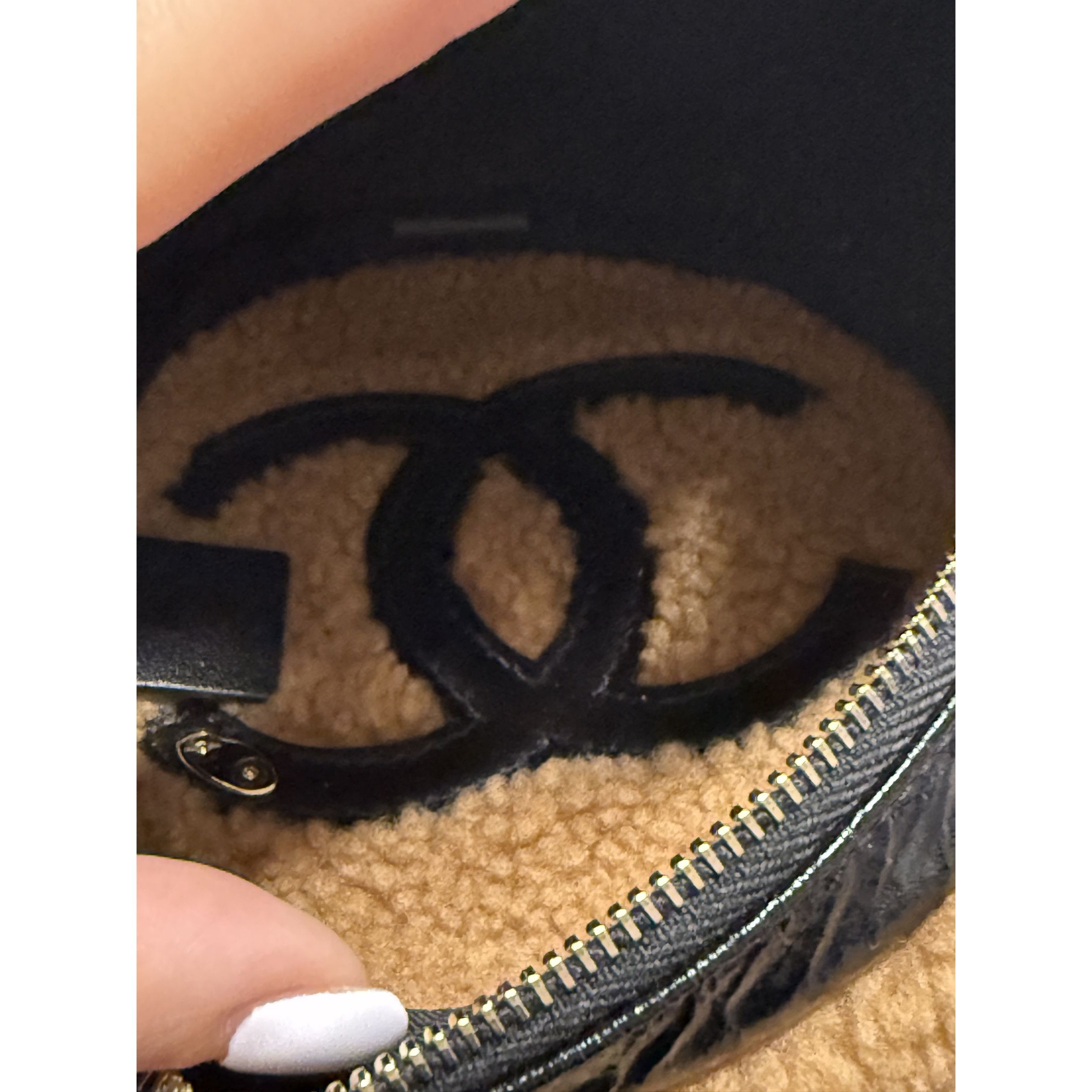 Chanel Chanel Round Shearling Crossbody Bag With Chain Strap In Bei Size ONE SIZE - 12 Thumbnail