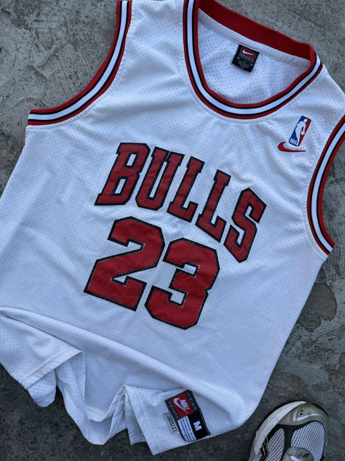 NBA Vintage Y2K Nike Chicago Bulls Michael Jordan 23 Jersey Size US M / EU 48-50 / 2 - 5 Thumbnail