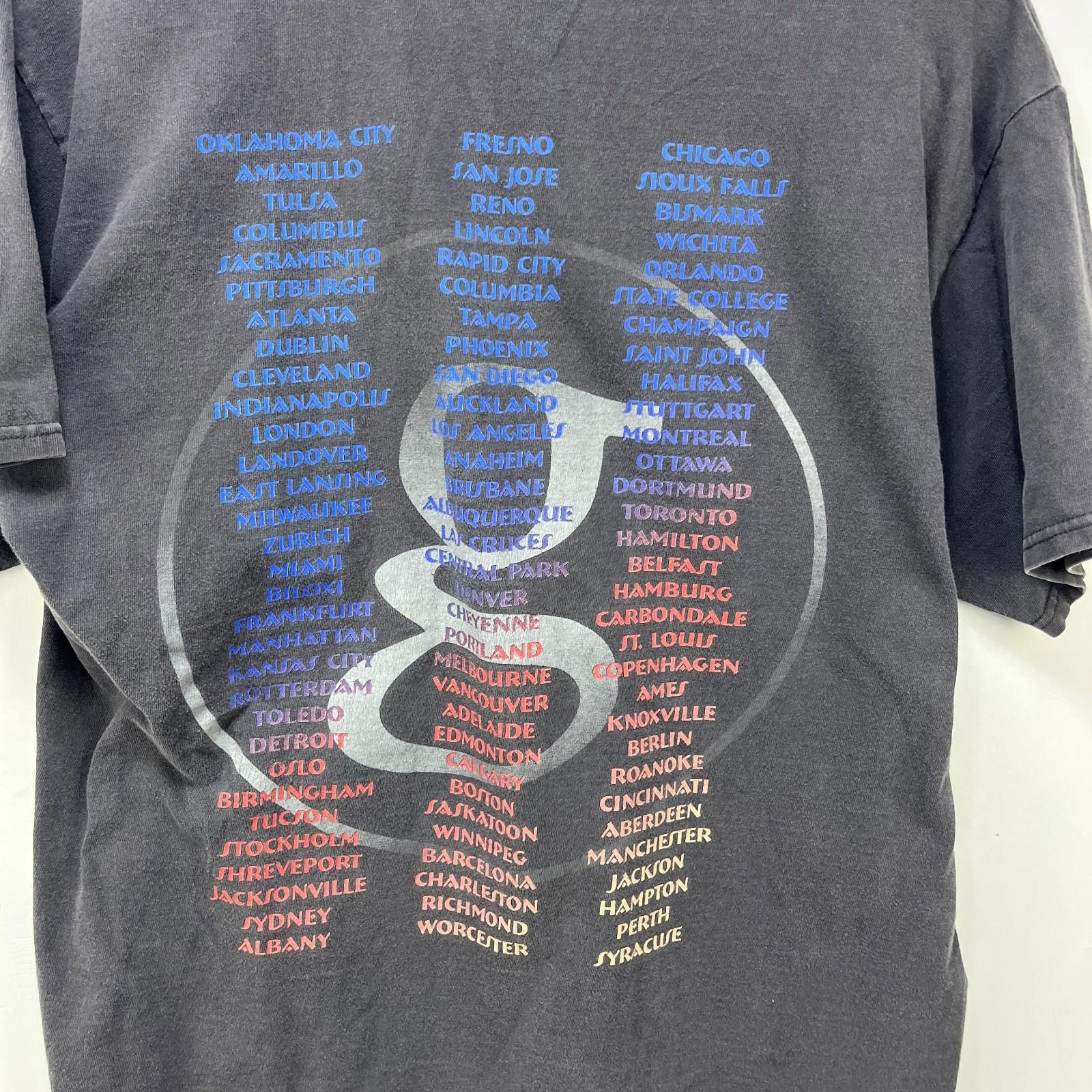 Vintage Vintage 90s Garth Brooks Tour T Shirt Faded Large Size US L / EU 52-54 / 3 - 6 Thumbnail