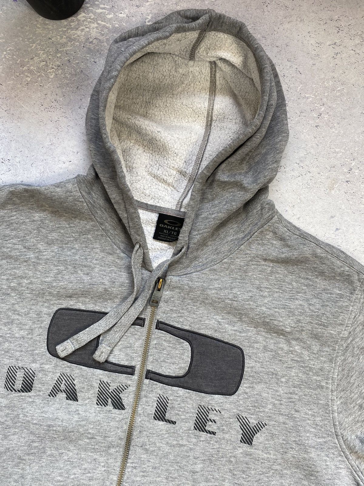 Vintage Vintage Oakley Men’s Zip Hoodie With Big Logo Size US XL / EU 56 / 4 - 6 Thumbnail