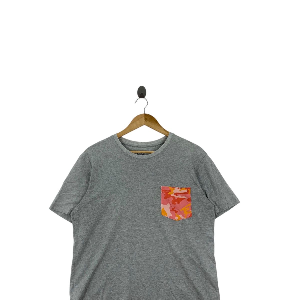 Uniqlo ANDY WARHOL x UNIQLO Camouflage Pocket Pop Art Tee Shirt Size US L / EU 52-54 / 3 - 2 Thumbnail
