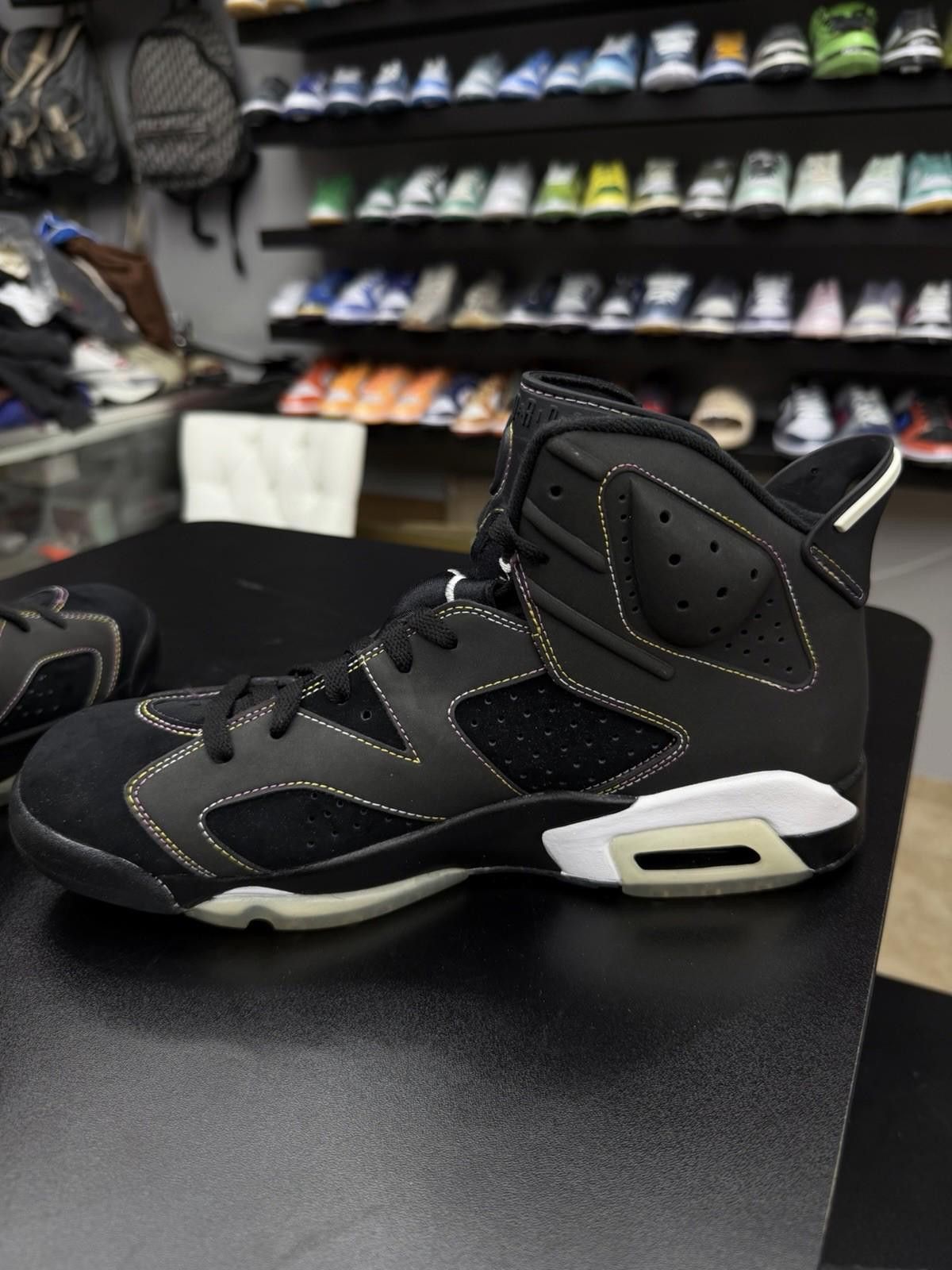 Jordan Brand Size 11 - Jordan 6 Retro Lakers 2010 RARE UN Worn Authentic Size US 11 / EU 44 - 5 Thumbnail