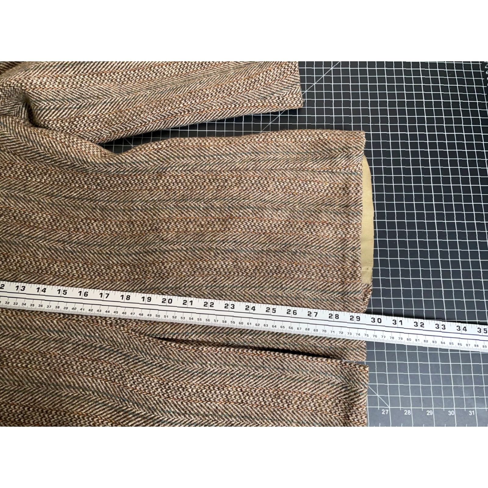 Harris Tweed VINTAGE Harris Tweed Blazer Mens 39 Regular Brown Herringbone 3 Button Jacket Scottish Wool Tweed Notch Lapel Classic Preppy Mens Size 40R - 7 Thumbnail