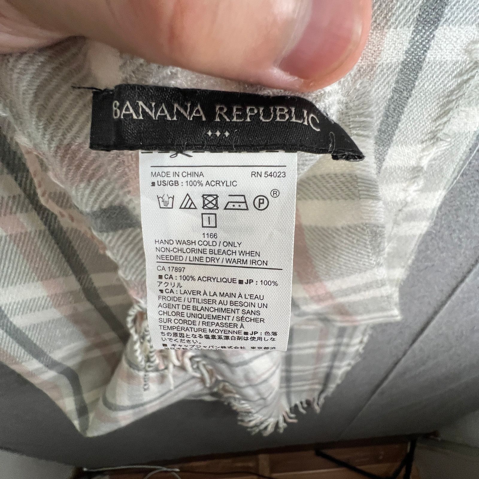 Banana Republic Banana Republic 100% ACRYLIC Women's Plaid Size ONE SIZE - 3 Thumbnail