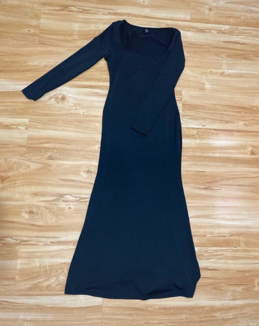 knee length dresses for ladies Shein Velvet Maxi Dress With Lace Detail 12 main image 1