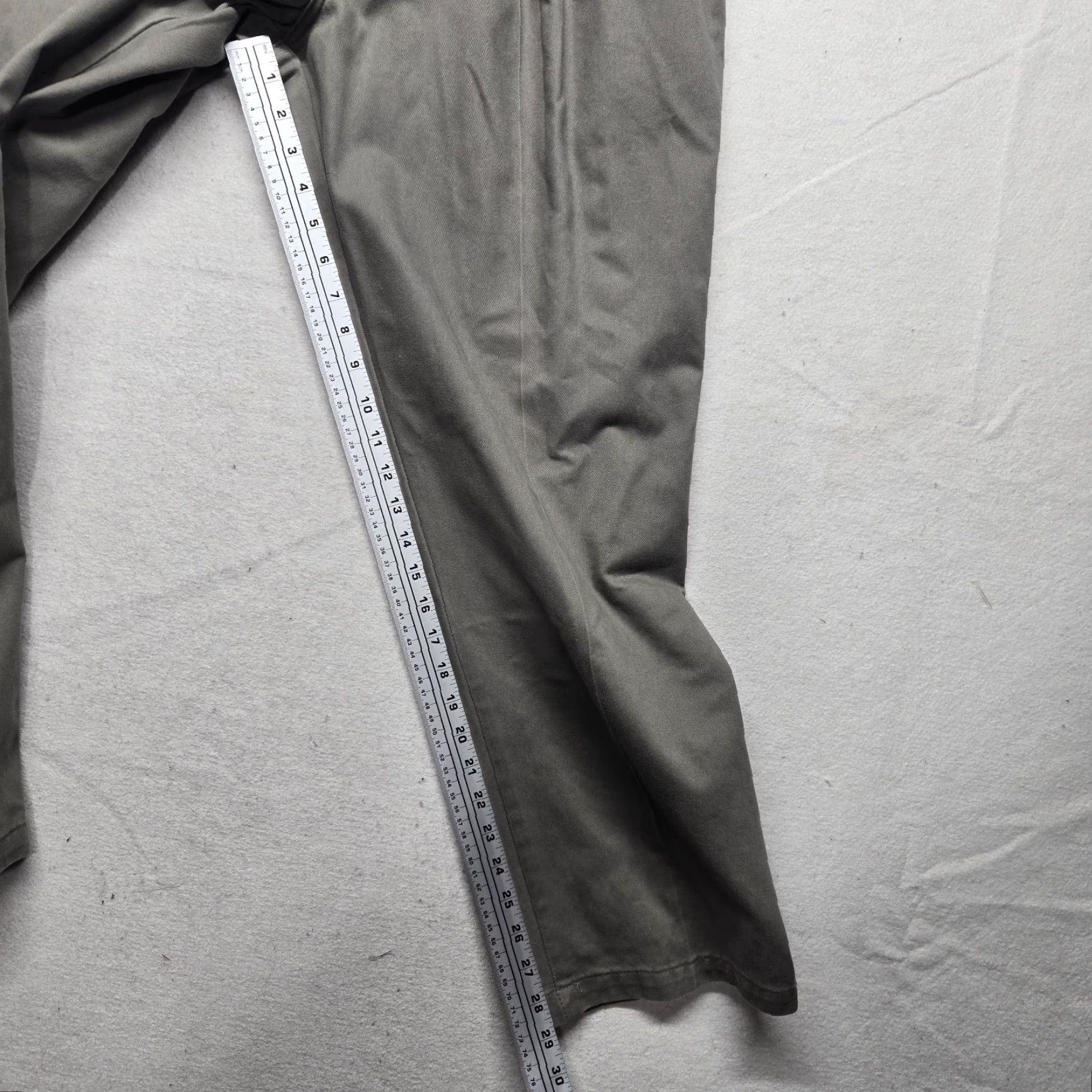 Lee Lee Gray Traveler Chino Pants Regular Men 40 x 30 Gray Solid Straight Front Dress Pants, Stretch, Beltless, Button Zip Closure Mens 40x30 Size US 40 / EU 56 - 7 Thumbnail