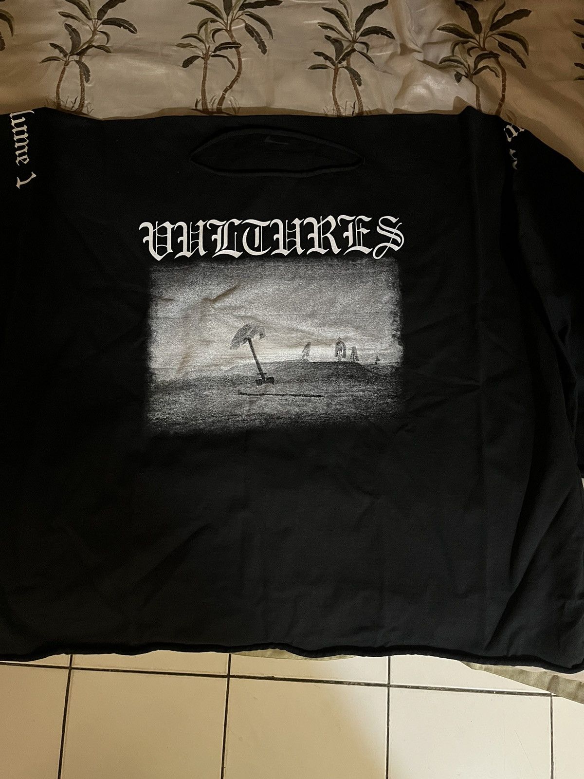 Yeezy Yeezy long T Size US M / EU 48-50 / 2 - 4 Thumbnail