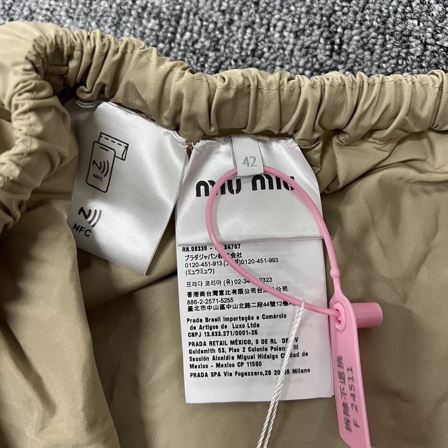 Miu Miu MIU MIU Khaki Logo Drawstring Nylon Short Skirt Size 28" / US 6 / IT 42 - 6 Thumbnail