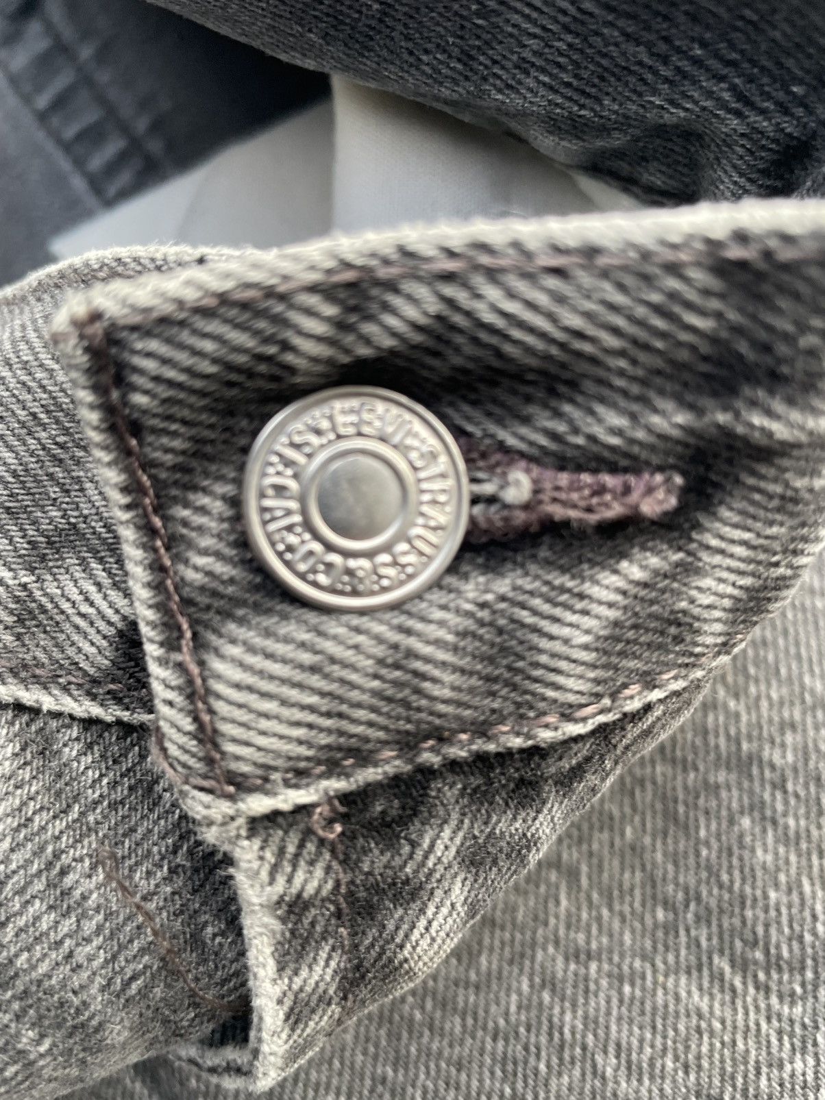 Levi's Vintage 2005 Levi’s 505 e Size US 29 - 21 Thumbnail
