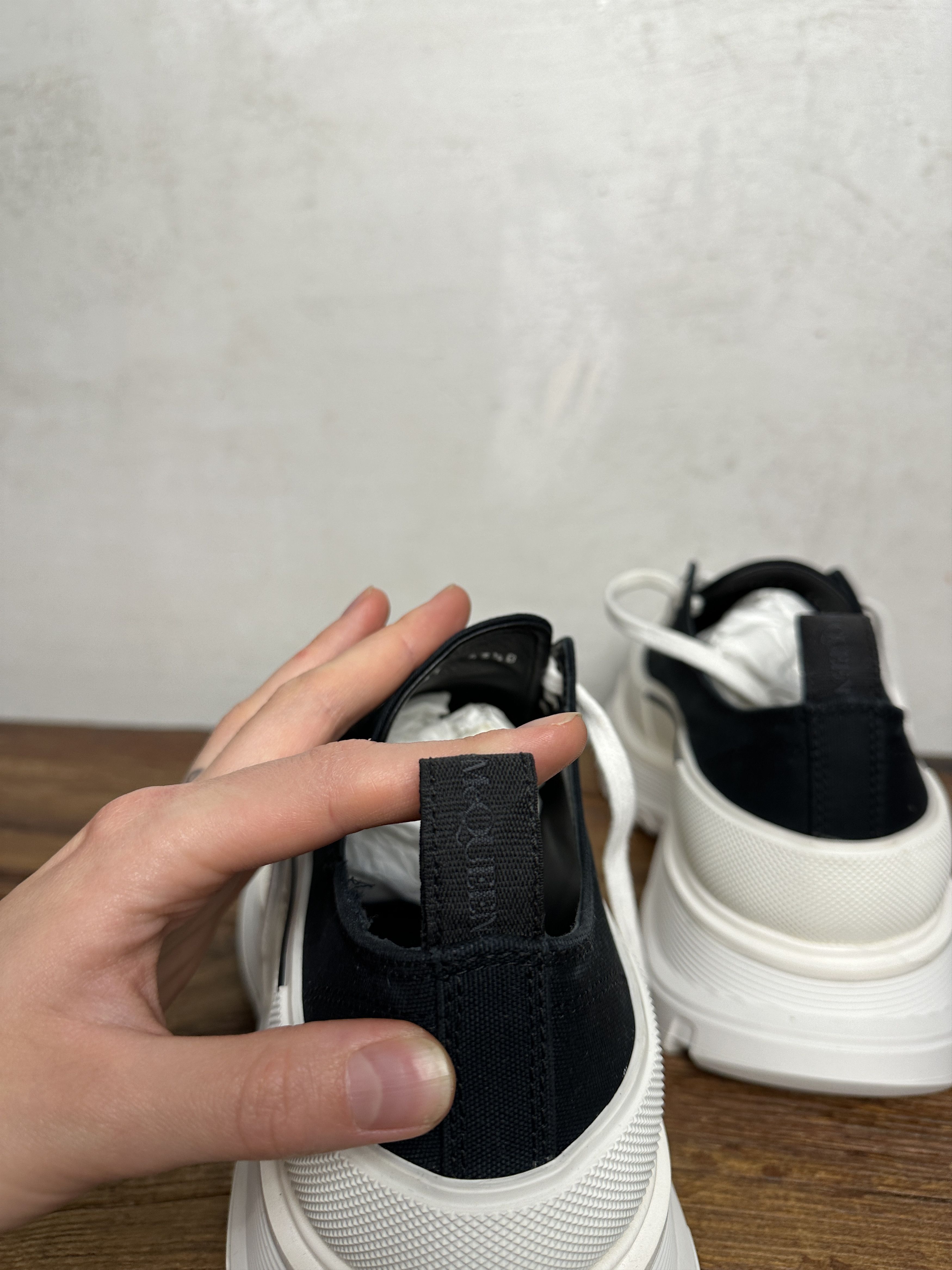 Alexander McQueen ALEXANDER MCQUEEN White Tread Slick Low Sneakers Size US 10 / EU 43 - 12 Thumbnail