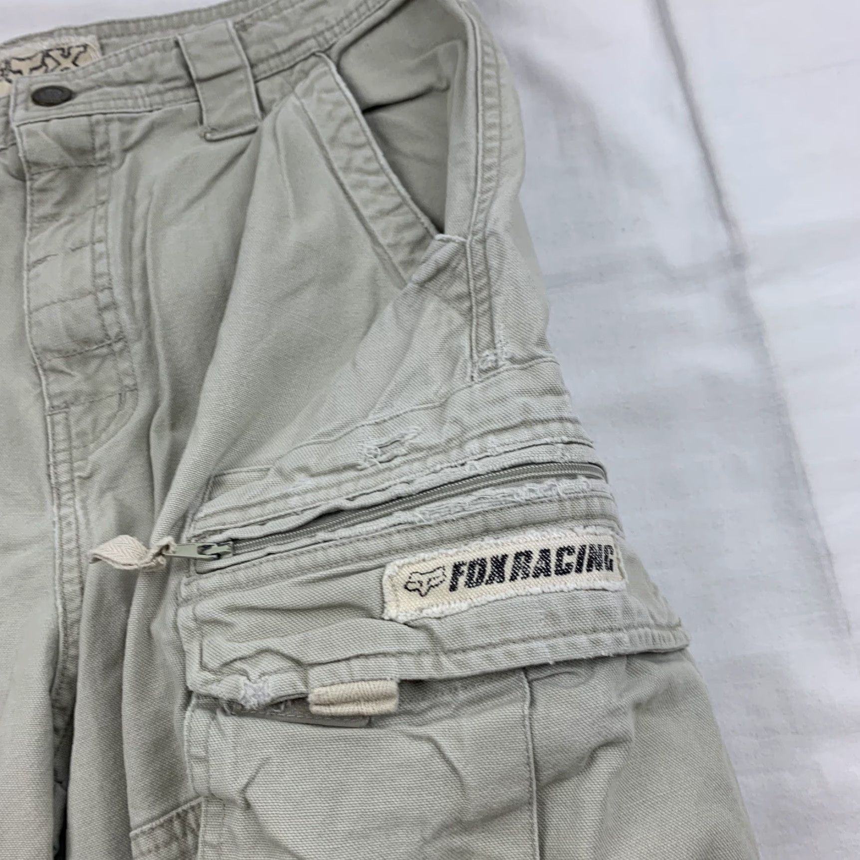 Fox Racing VINTAGE Fox Cargo Shorts Men Adult 30 Khaki Tan Baggy Fit Grunge Y2K Casual Urbanwear Size US 30 / EU 46 - 6 Thumbnail