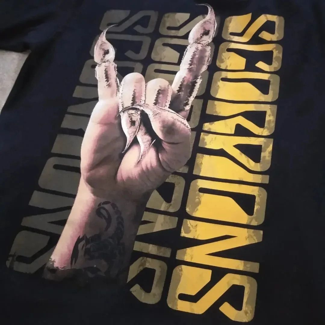 Gildan Scorpions World Tour 2016 Size US M / EU 48-50 / 2 - 4 Thumbnail