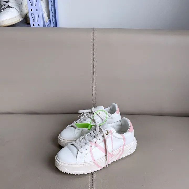 Louis Vuitton Louis Vuitton Classic Logo Casual Sneakers for Women -2508 Size US 5 / IT 35 - 1 Thumbnail