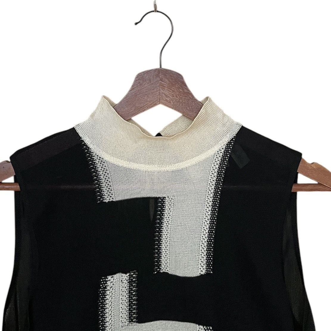 Fendi × Vintage Vintage Brand Fendi Knitwear Vests 1990s Size US M / EU 48-50 / 2 - 7 Thumbnail