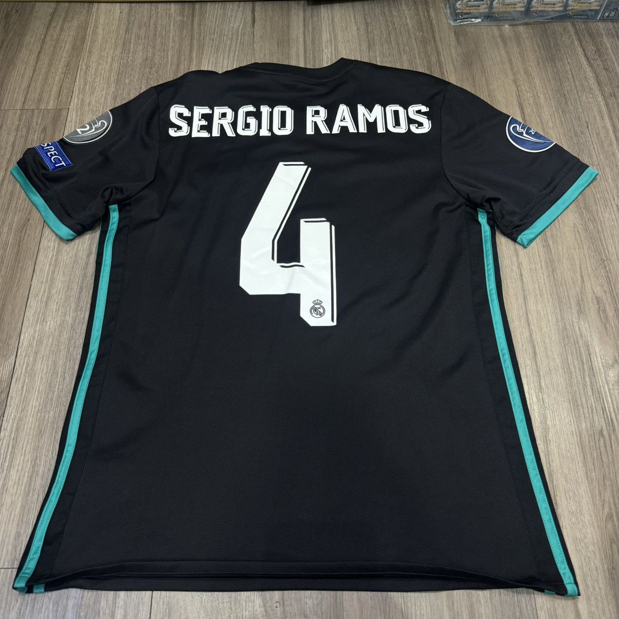 Adidas Real Madrid 17/18 away shirt #4 Sergio ramos Size US M / EU 48-50 / 2 - 2 Thumbnail