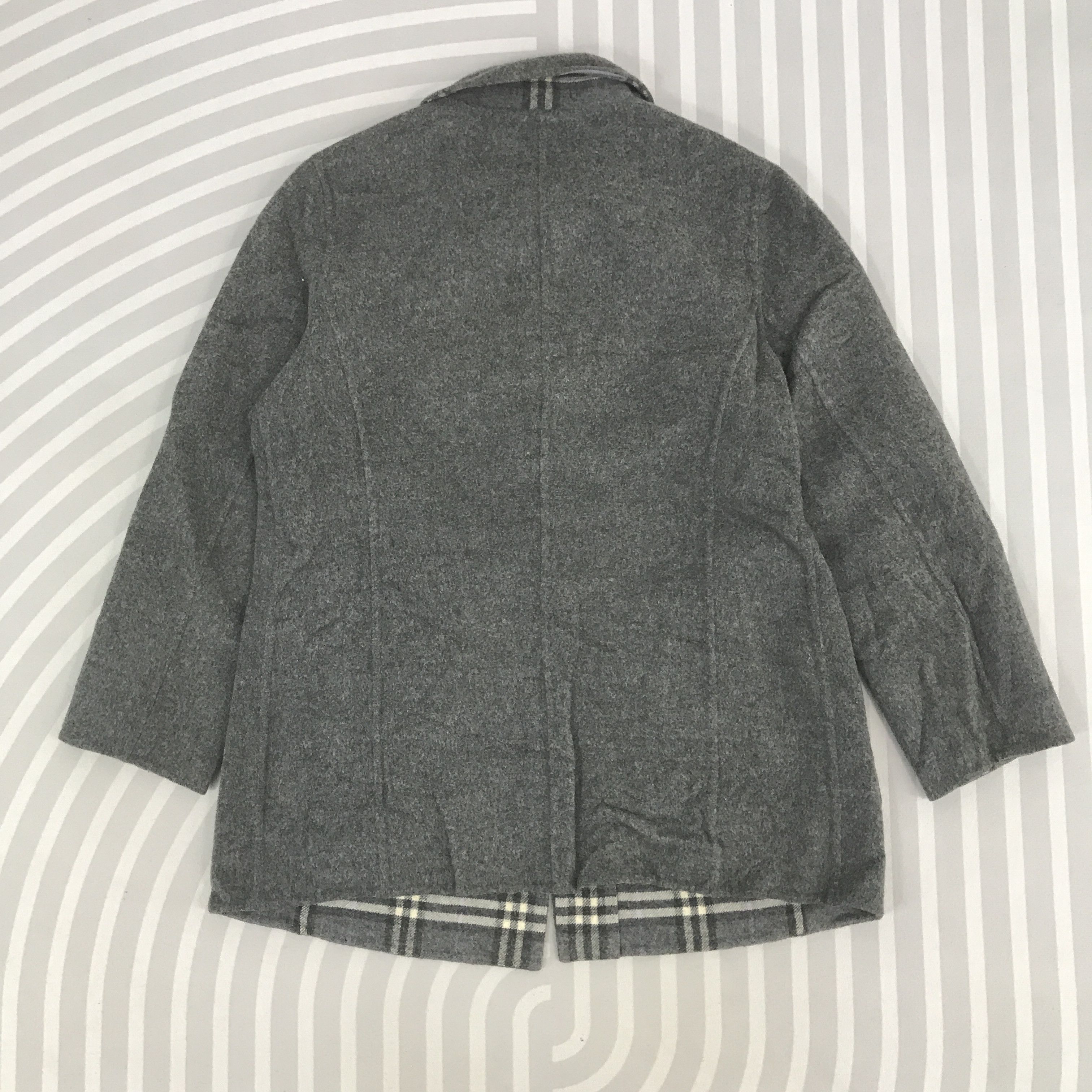 Burberry × Vintage Vintage Burberry London Wool Button up coat Jacket Size US L / EU 52-54 / 3 - 3 Thumbnail