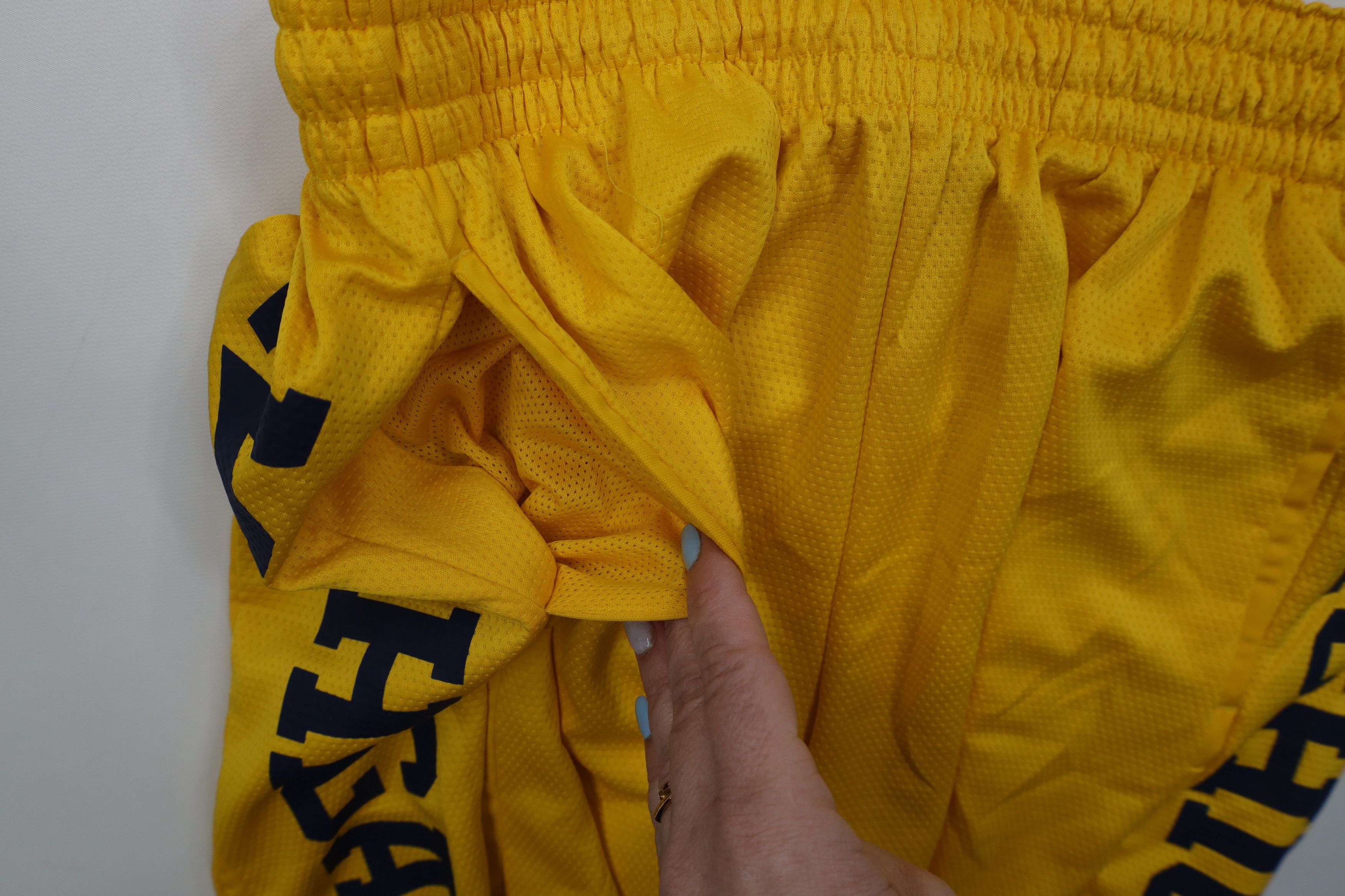 Nike Nike Air Jordan University of Michigan Basketball Shorts Size US 36 / EU 52 - 10 Thumbnail