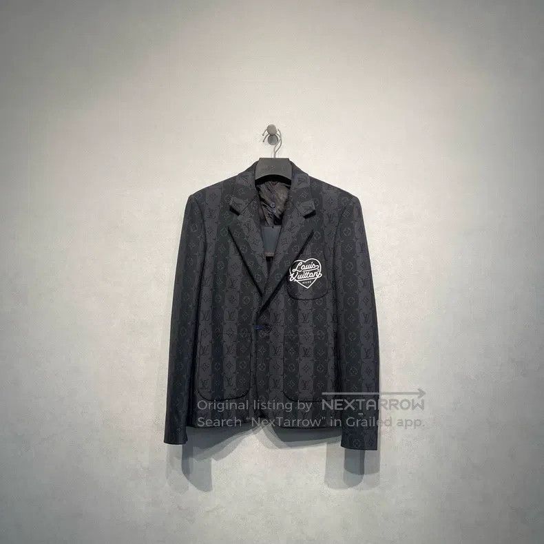 Louis Vuitton Louis Vuitton Full logo printed single-row suit jacket Size US S / EU 44-46 / 1 - 1 Thumbnail