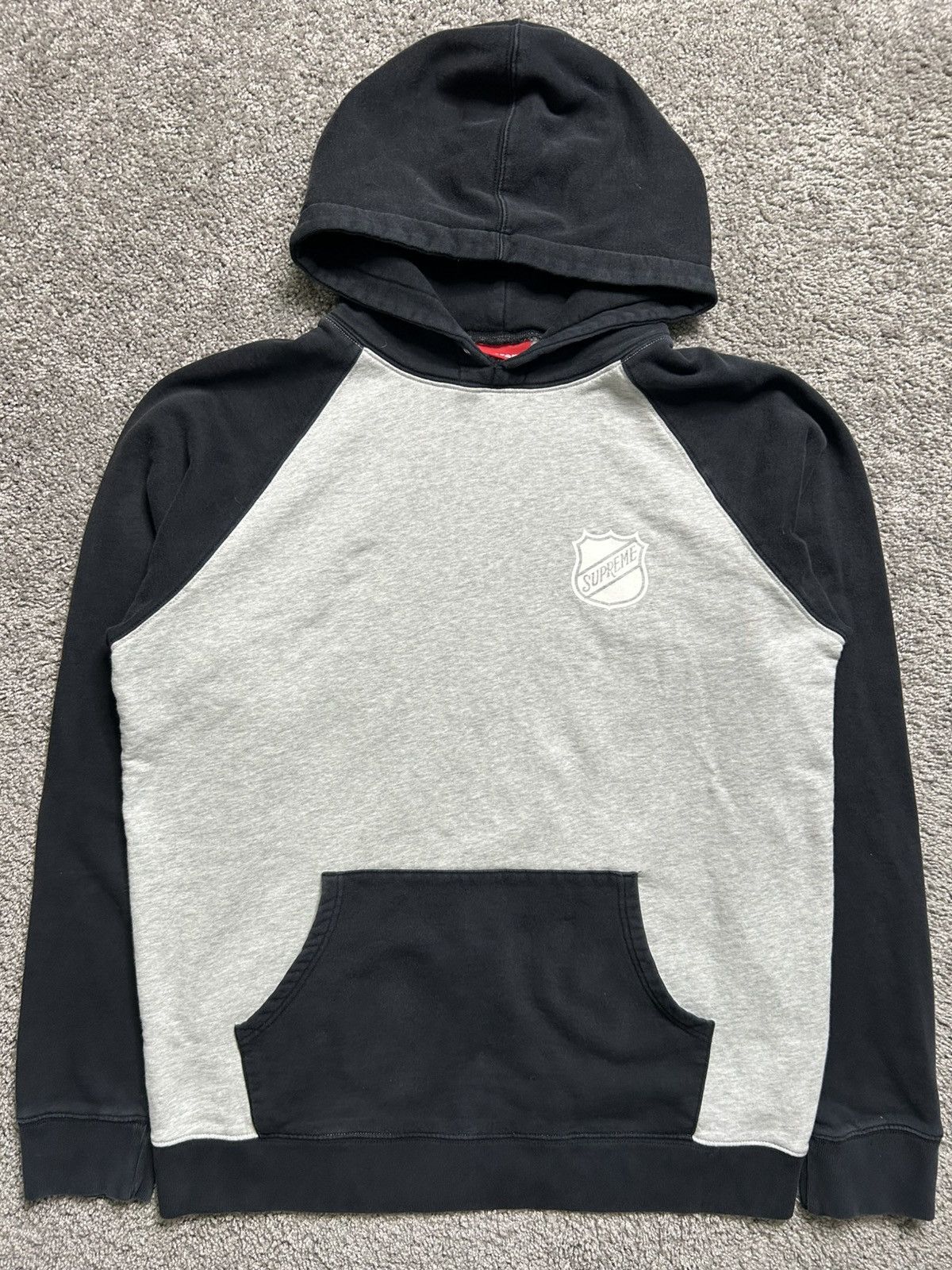 Supreme Supreme Two Tone World Famous NHL Sweatshirt Hoodie Size US XL / EU 56 / 4 - 7 Thumbnail