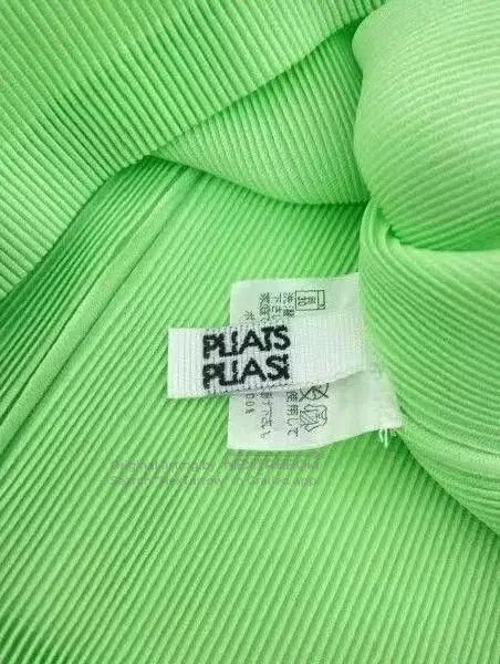 Issey Miyake Issey Miyake Green Short. Size L / US 10 / IT 46 - 4 Thumbnail