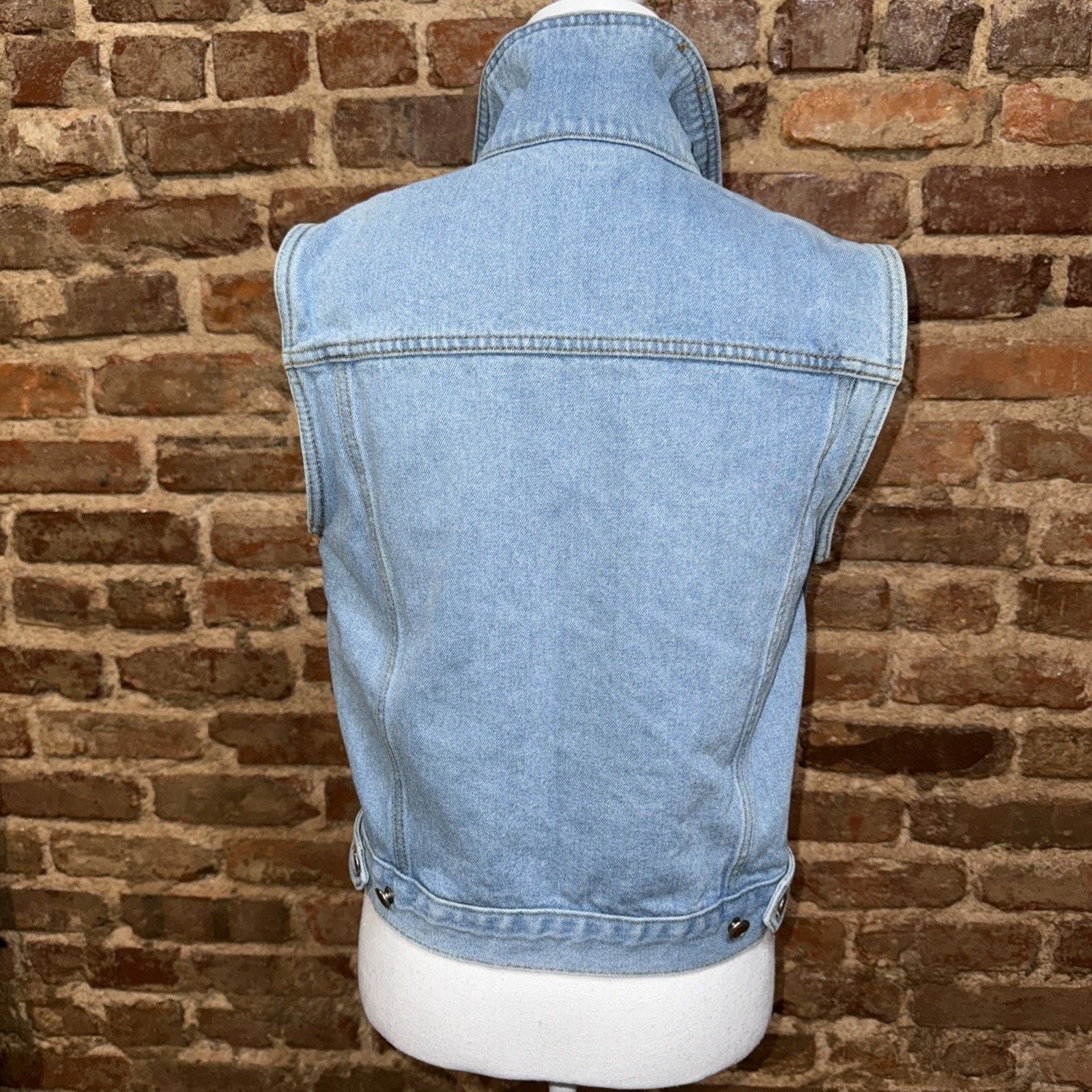 Bill Blass Bill Blass Vintage 90’s Denim Sleeveless Jacket Women’s Sz M Size M / US 6-8 / IT 42-44 - 6 Thumbnail