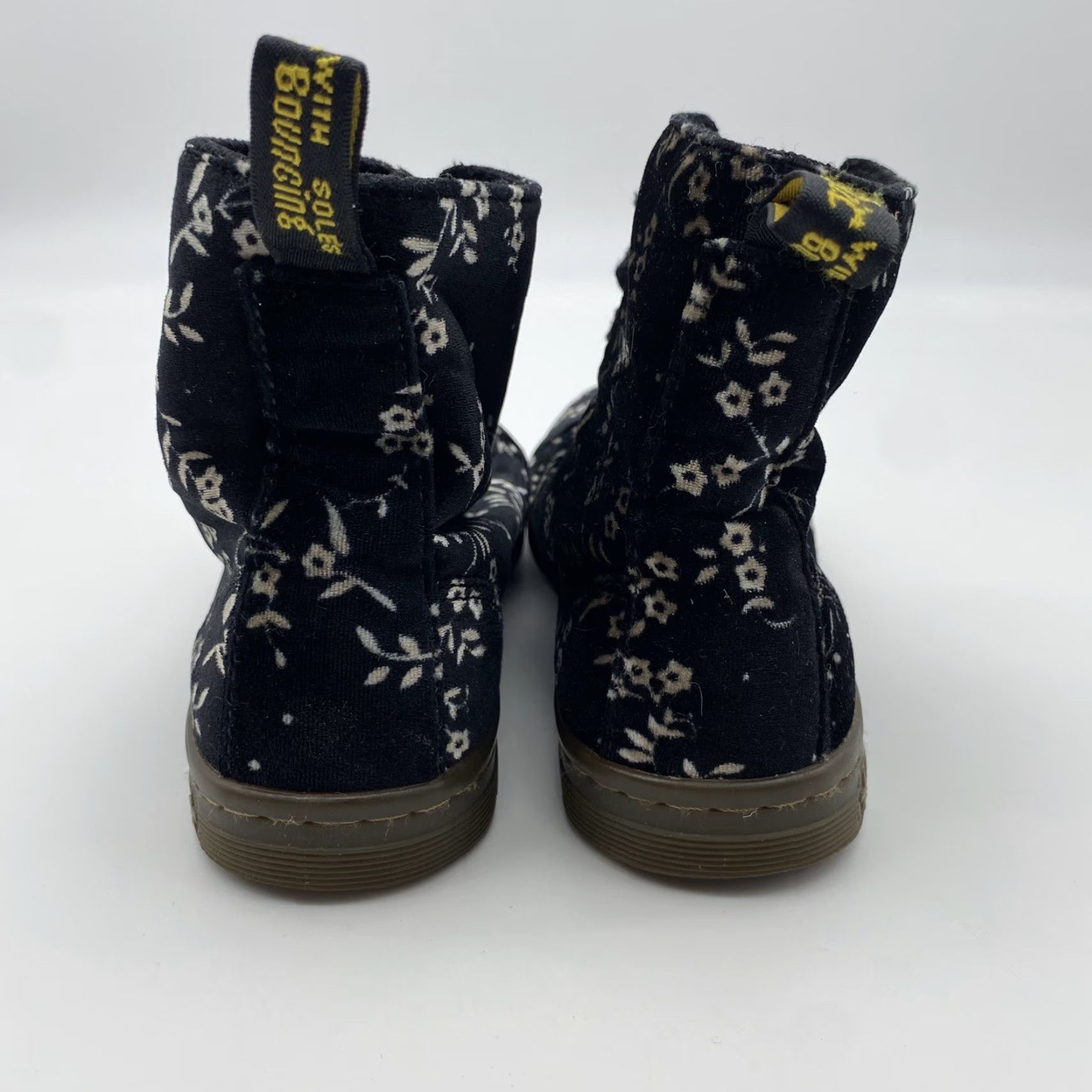 Dr. Martens VINTAGE Dr. Martens Hackney 7 Eye Velvet Boots Floral Cherry Blossom Print Women’s US 7 Size US 7 / IT 37 - 6 Thumbnail