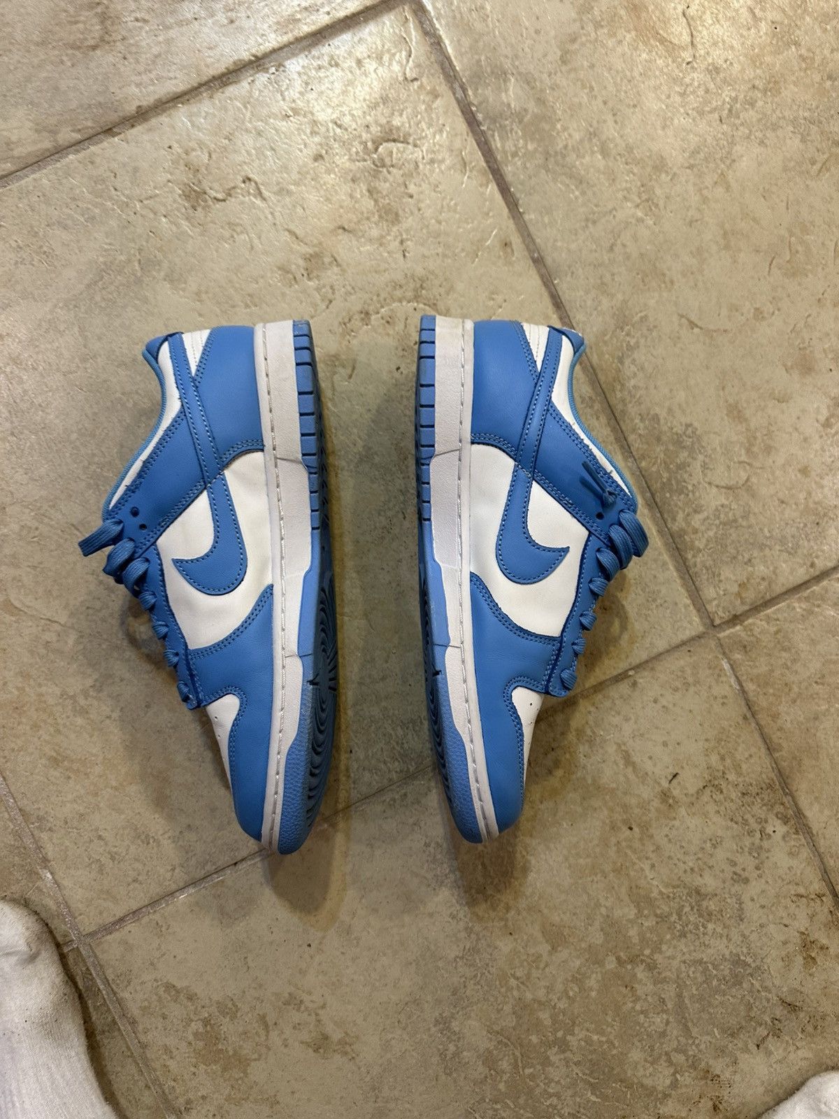 Nike UNC dunk low sz 9.5 gently worn Size US 9.5 / EU 42-43 - 3 Thumbnail