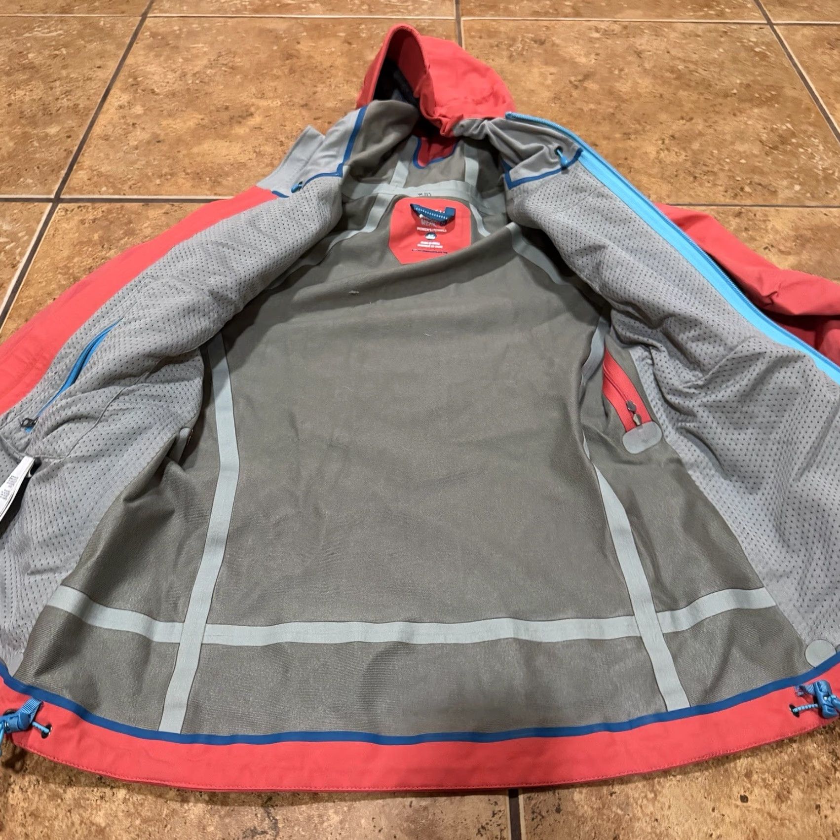 Mountain Hardwear VINTAGE Mountain Hardwear Embolden Jacket Womens Small Dry.Q Elite Shell Ski Snow Hooded Size S / US 4 / IT 40 - 6 Thumbnail