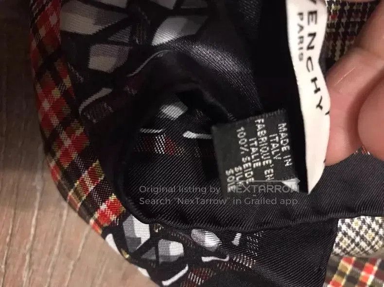 Givenchy Givenchy Silk Scarf with Dog Print . Size ONE SIZE - 4 Thumbnail