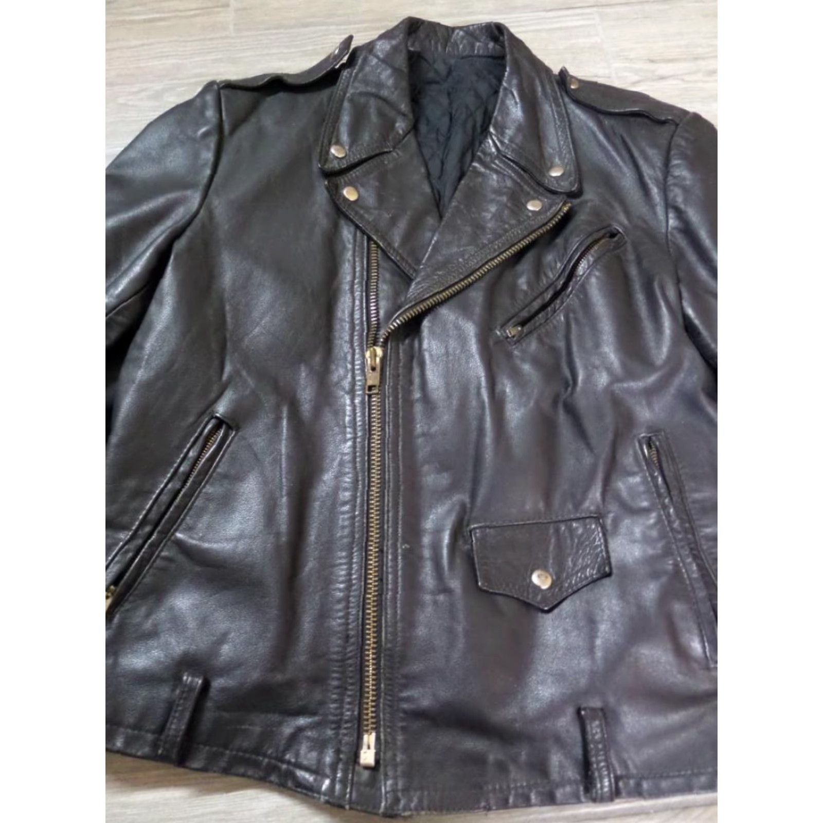 Vintage VINTAGE 1970s MOTORCYCLE Leather Jacket 40 patina CUSTOM Harley BIKER Mens Jacket Black Leather M 40-42 Patina Patina Vintage Motorcycle Jacket Mens Size US M / EU 48-50 / 2 - 6 Thumbnail