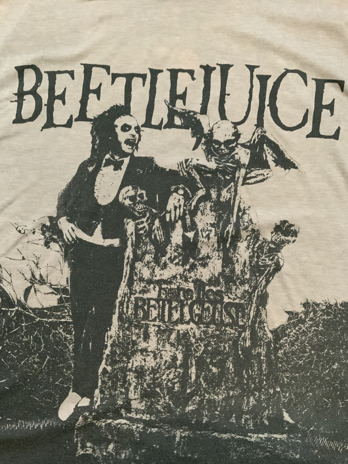 Other Beetlejuice Here Lies BeetleGeist Skulls Skeleton T-Shirt Size US L / EU 52-54 / 3 - 3 Thumbnail