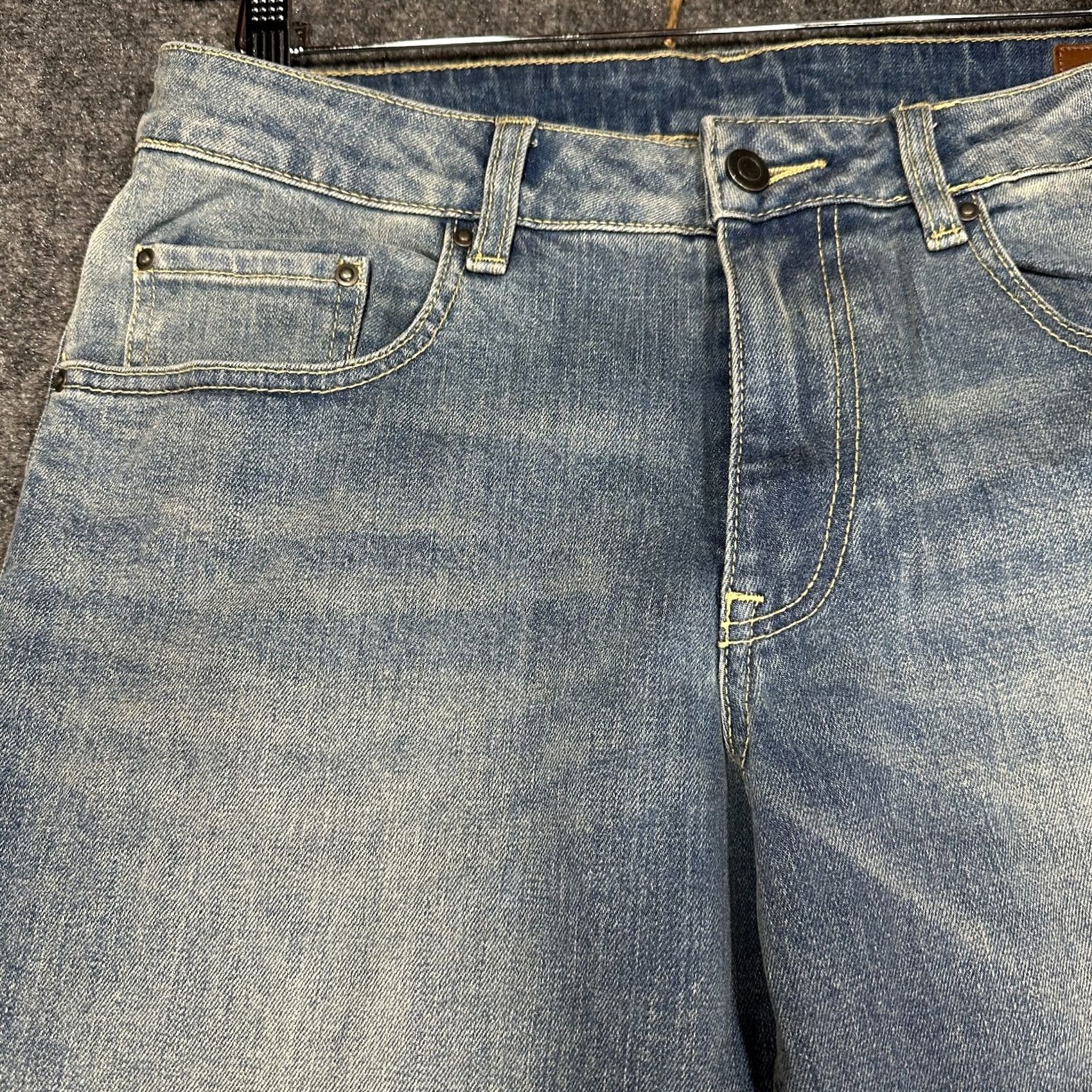 Asos ASOS Jeans Mens 32 X 31 Light Blue Wash Cotton Stretch Straight Leg Pockets 5-Pocket Design Denim Size US 32 / EU 48 - 4 Thumbnail