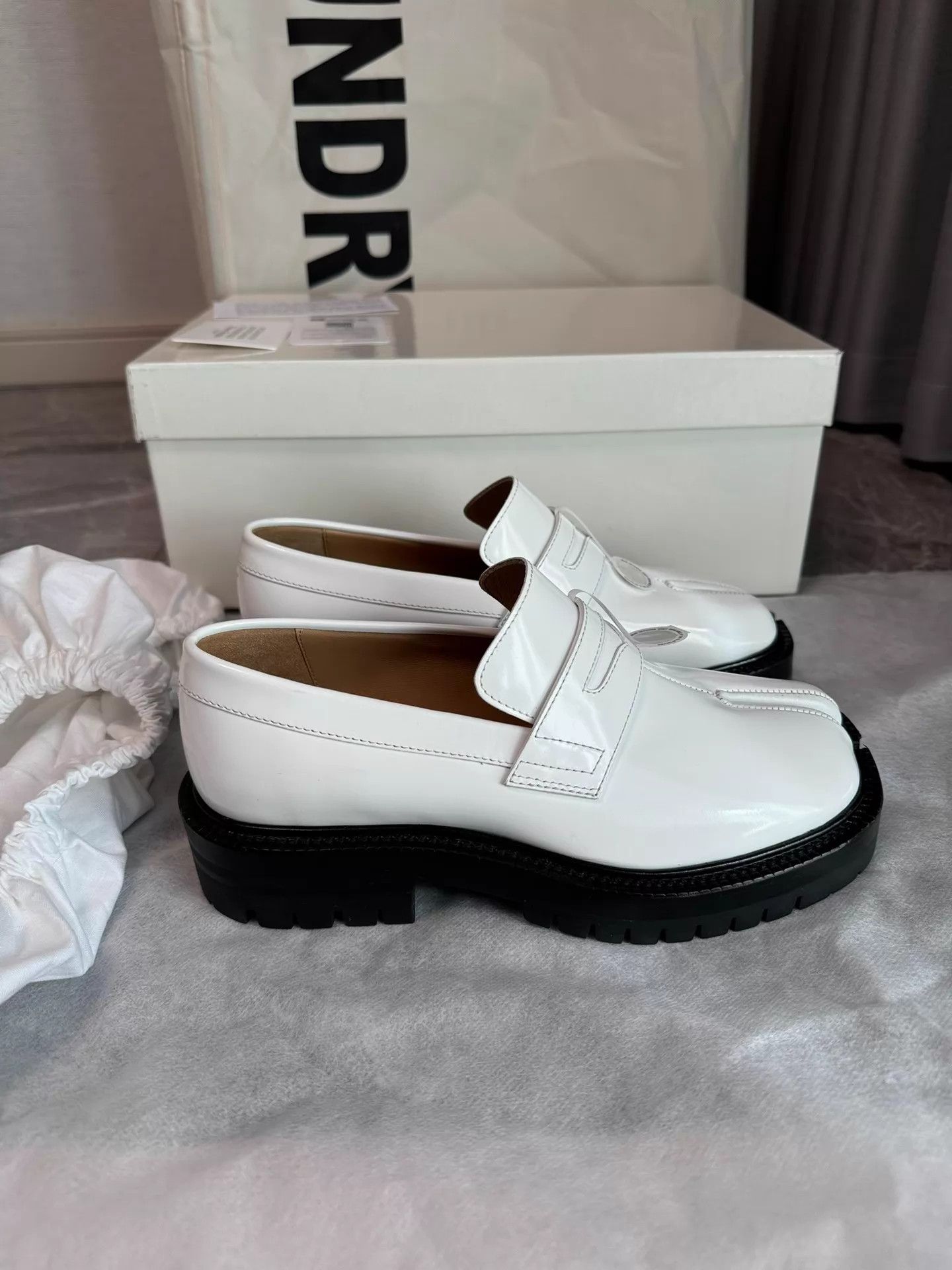 Maison Margiela Maison Margiela Tabi Derby Shoe White 35 Size US 4.5 / IT 34.5 - 3 Thumbnail