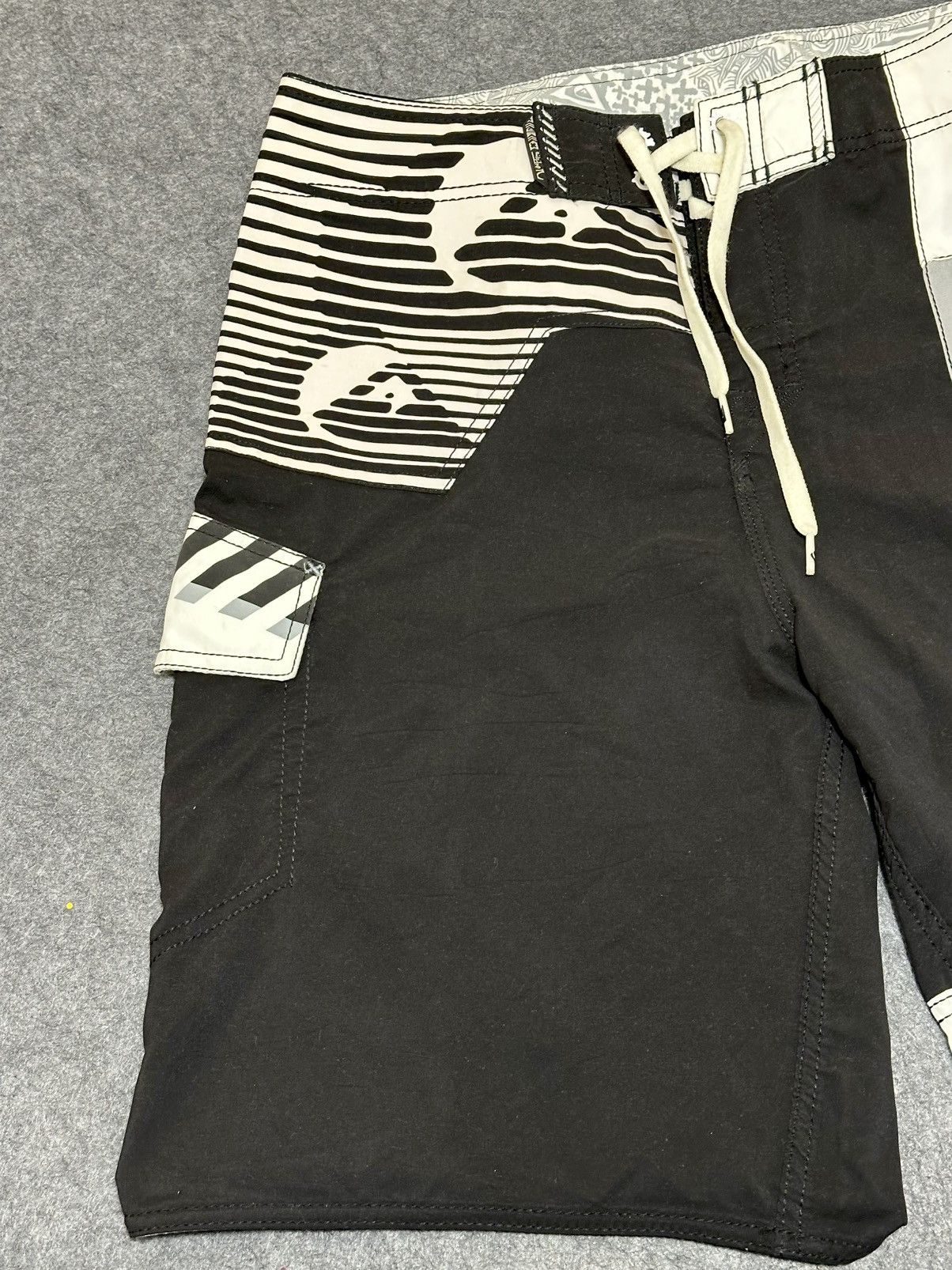 Quiksilver Quiksilver board shorts pants. Size US 32 / EU 48 - 3 Thumbnail