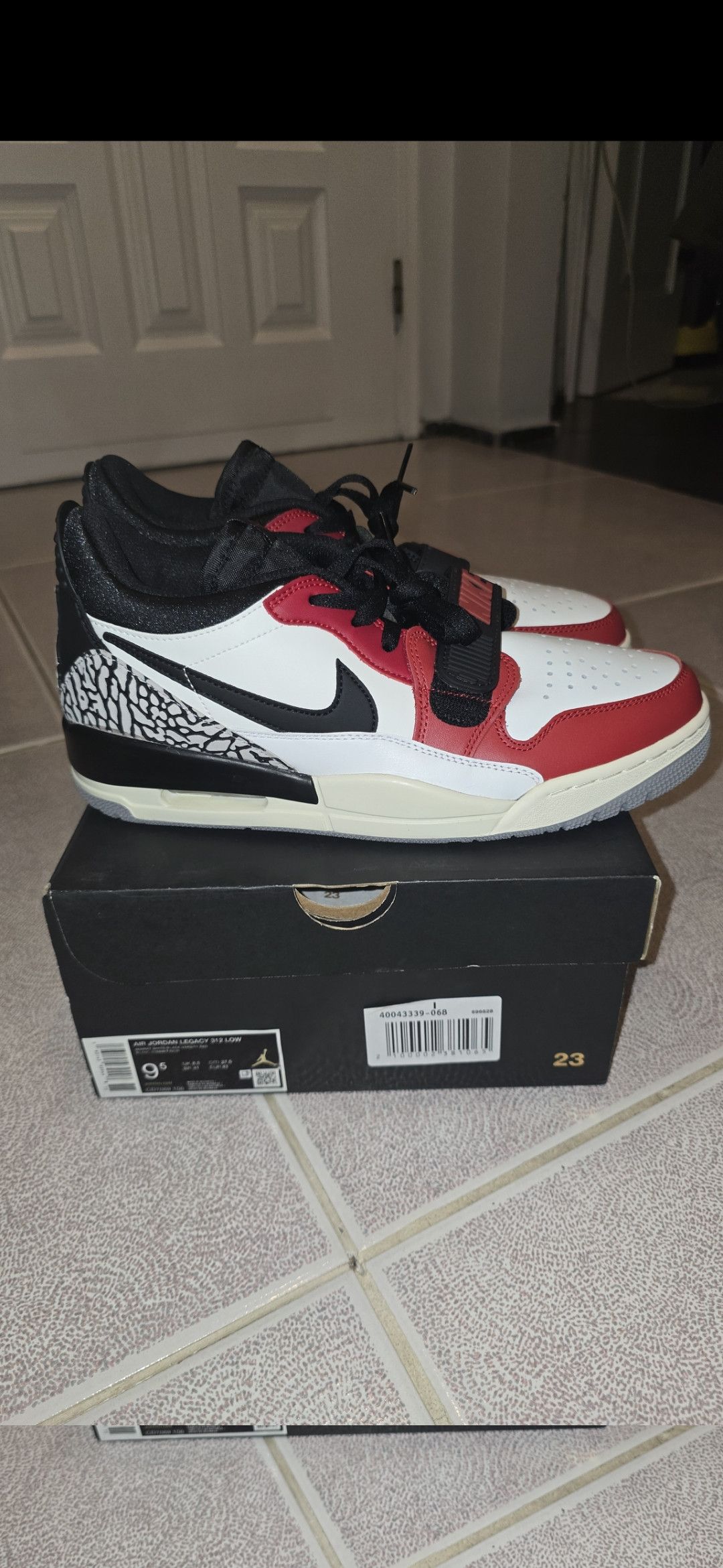 Jordan Brand Jordan Legacy 312 Low "Chicago" Summit White Size US 9.5 / EU 42-43 - 1 Thumbnail